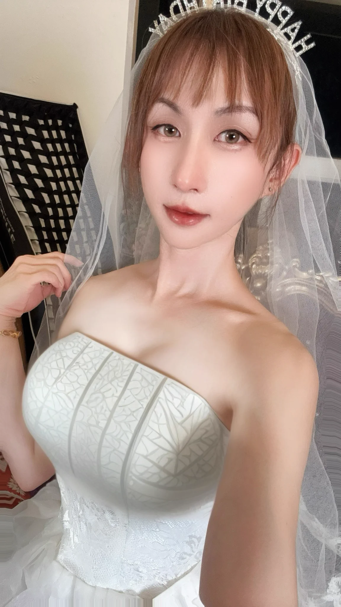 Happy Birthday to me ❤️❤️❤️🎂👰‍♀️ 終於輪到我了！穿上婚紗不是為了嫁人，是為了嫁給生日蛋糕🍰今天我最大，禮物先交出來再說💍這週日6/8晚上9點，我會穿著這件婚紗直播與你相見轉發這篇貼文直接免費領取這次直播入場卷唷！快把我娶回家直播链接在留言处#生日公主出沒#HappyBirthdayToMe#嫁給自己最實在