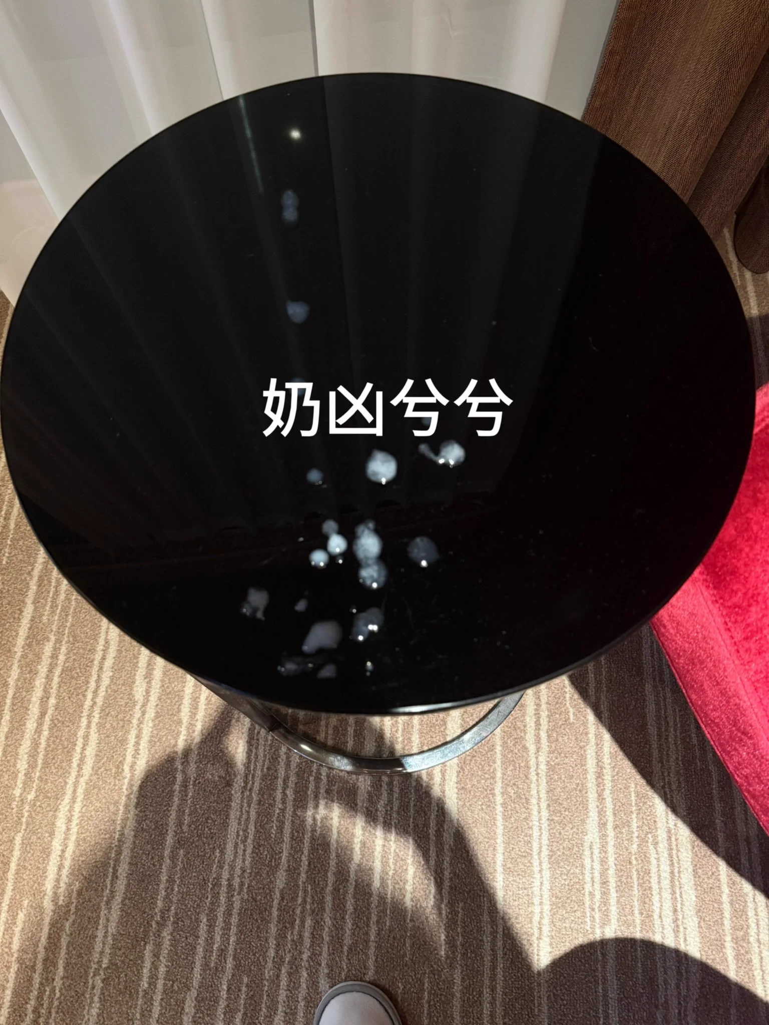 这个大哥要我穿原味丝袜吻我的脚，到了酒店还让我尿在瓶子里留给他带走，最后还让我射卓子上他要舔干净 #广州ts https://t.co/zKBbNKyMCR