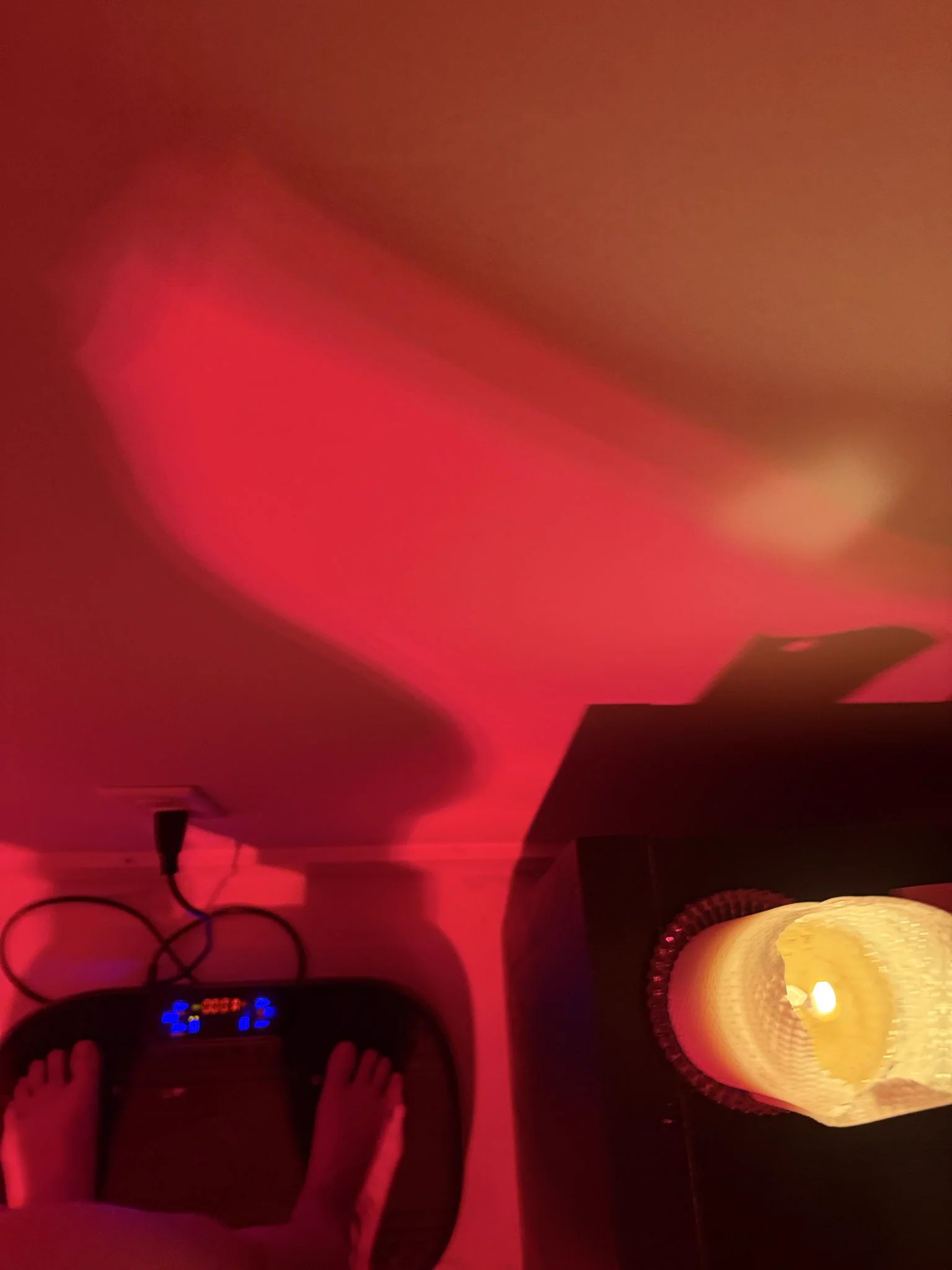Some red light therapy and vibration plate before bed ❤️‍🔥 https://t.co/orc4zugTVY