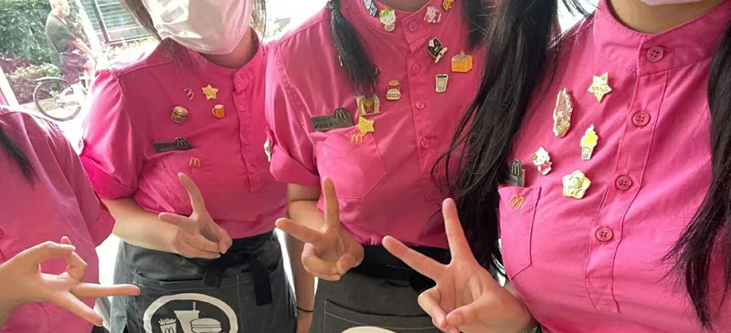 谁来办张卡吧，可怜可怜孩子，店长每天给压力要办卡，谁来办卡，五百一张，送一次口爆😳 https://t.co/w42I2YK8De