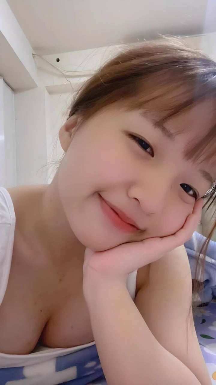 呆萌學妹，自慰到牽絲💞#巨乳#白虎#本土#台妹Tg福利群👇👇👇https://t.co/Aeg4SZ4JWE https://t.co/dsxmQXn4NB