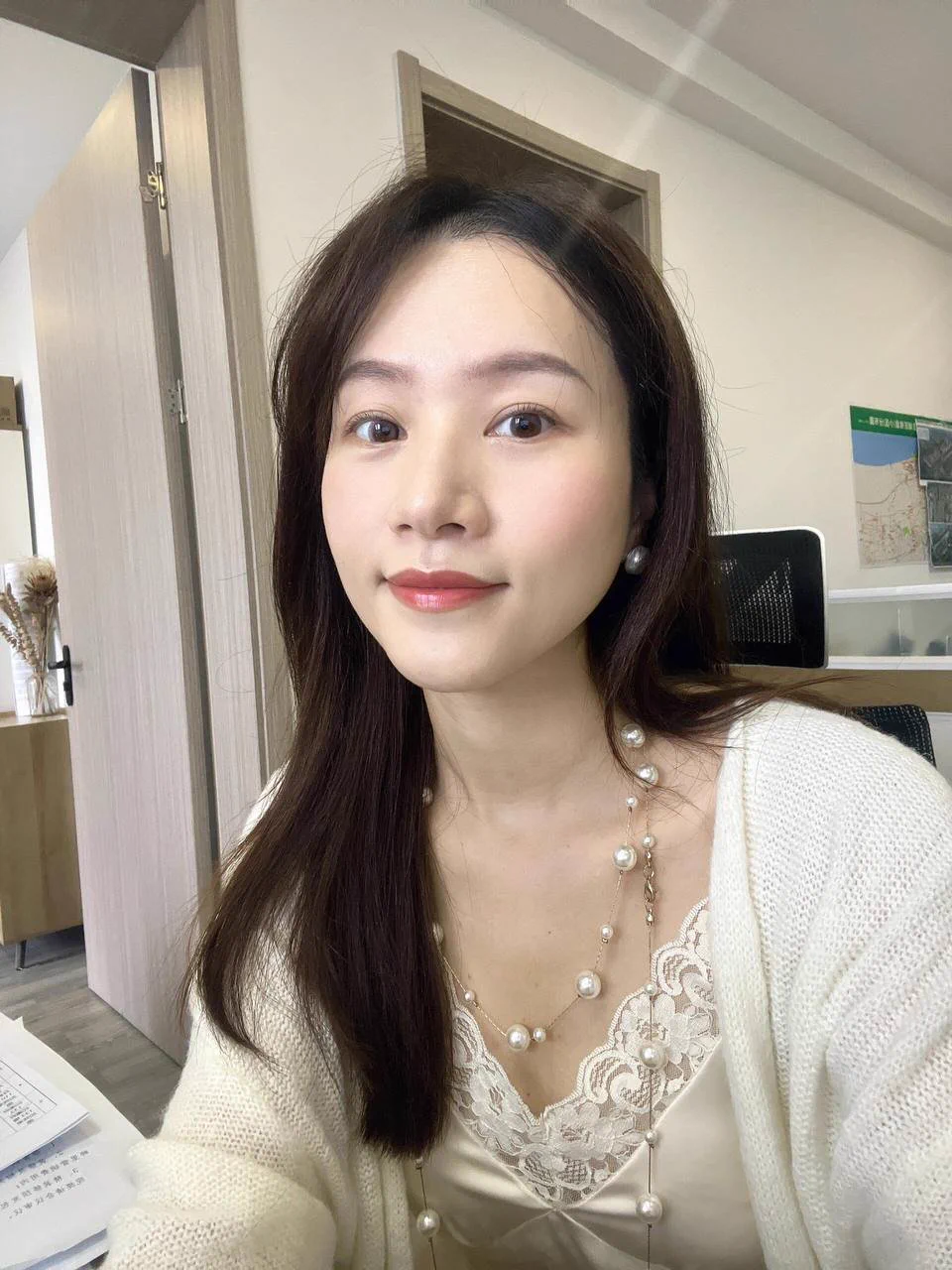 珍珠沉默不语，却比任何语言都能打动人心。不过我感觉你们更想拨开它吧～上午还带着珍珠项链上班，下午就穿着珍珠T字裤给你们看了。磨的下面都洪水泛滥了… 马上周末了，有没有想现场看看的！同城可以约哦… https://t.co/ZzaEcWzaWX