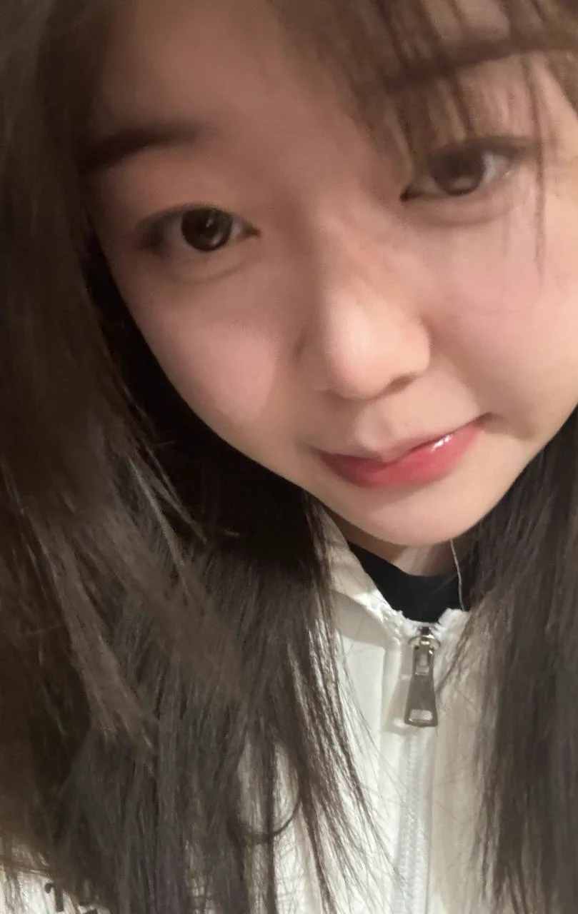 🟡妹团交友俱乐部💌✈️客服：https://t.co/R90yq6OKxF妹团客服收到 #安徽 #芜湖 20岁学妹小萌的申请，165cm，100斤，B杯，播音主持专业的小嗓音甜到心坎里！她是个大学生，坦言：“我学播音主持，平时忙着练声和跳舞，生活虽然充实，但总觉得少了点冒险，我想找个温柔的哥哥，带我体验甜蜜的陪伴！”她坐在校园录音室，手捧话筒拍下自拍，穿着白色毛衣，背景是专业设备，笑容乖巧可爱。她自信地说，“我声音好听，身材柔软皮肤白嫩，会画画唱歌，还能提供情绪价值！可陪3天8k，7天1.6w，能过夜也能同居，本地优先，提前沟通就能出发！”她补充，“姨妈月中，kou和体检后无套可以，但不接受SM，35岁以上的哥哥别来，我想要年轻的火花！”她笑得调皮，“我古灵精怪又听话，期待一个暖心哥哥，和我一起度过甜蜜时光！”🎙️ #妹团甜心 #找糖爹趣闻 #金主 #糖宝 #糖爹 #学妹