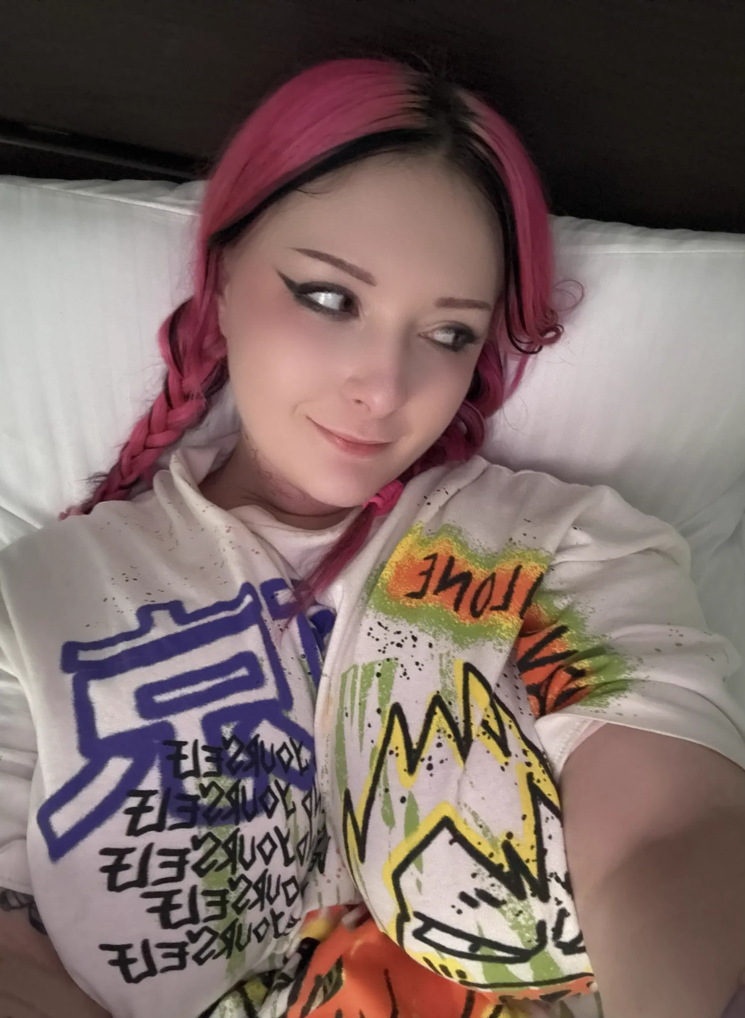 just me before bed :3 https://t.co/jFnFjaQj5a