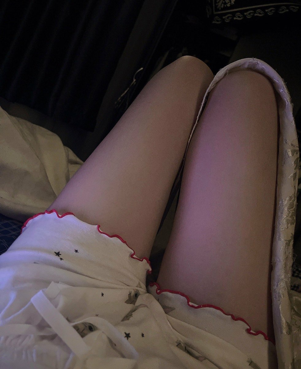 星期六還要上班..不想爬起來.. https://t.co/TrCYoe7gQI