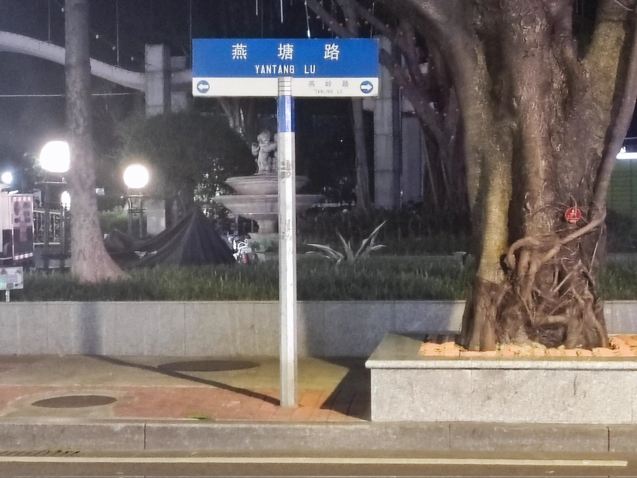 75中考点，停车场，黑色7座车，5分钟，只口，现在是10:14，抓点紧，晚上还有一场体育生爆菊等着我。 https://t.co/6Pvx3bKJvY