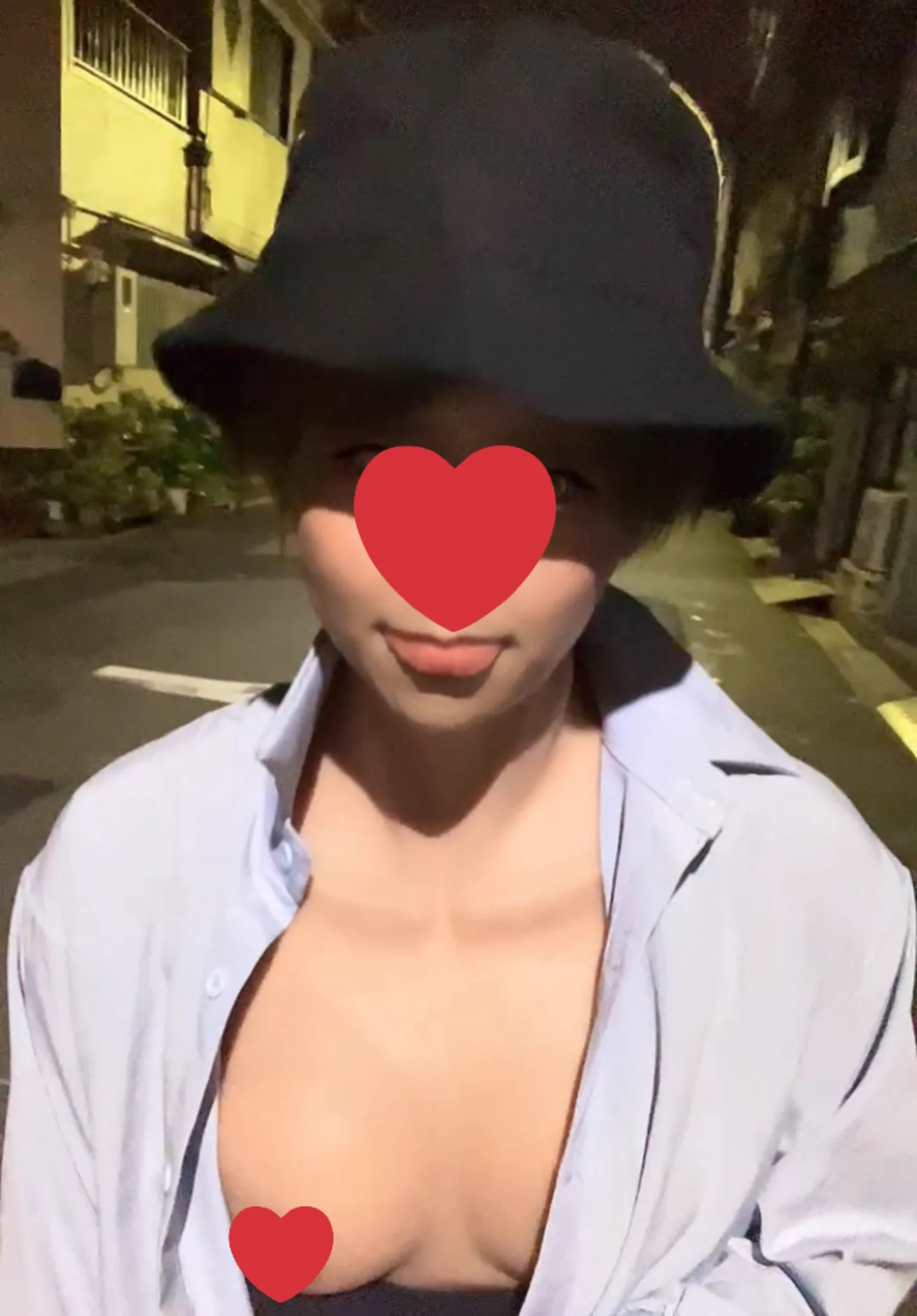 おまんこにディルドぶっ込んでクリちんぽのところくり抜いておっぱい出しながらお散歩しました♡♡

あったかくなって来たから皆さん露出狂に注意してね♡笑 https://t.co/y7cVPbHG6G