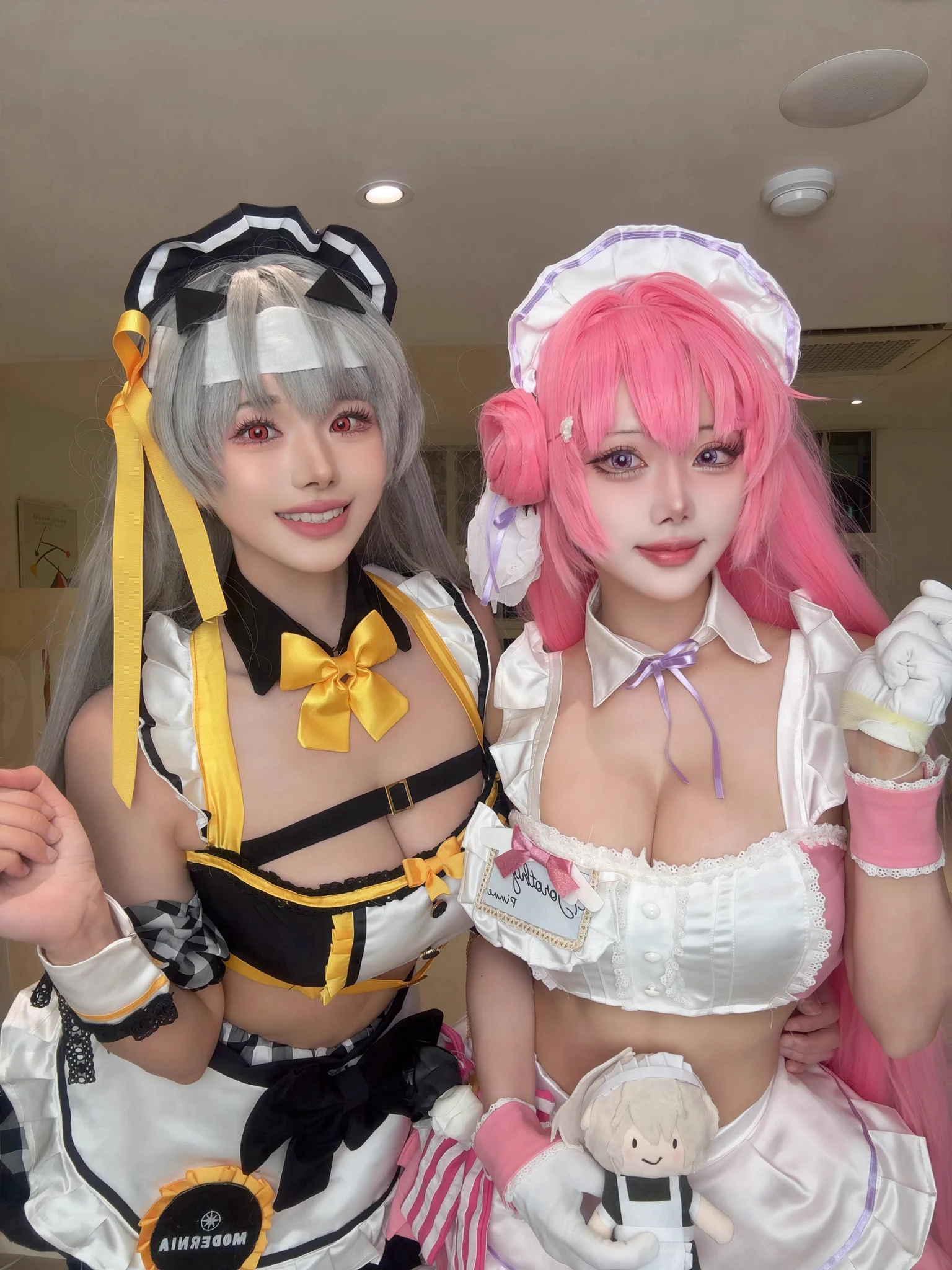 メイドたち💕

🖤 @nariddyang 
🩷 @olive2168 https://t.co/qlT1FV0H96