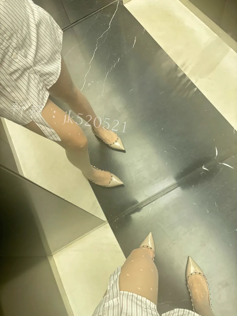 真的會被自己打敗╮(￣▽￣"")╭ 跟客戶去吃飯要結帳拿錢包出來的瞬間 包包裡面的保險套掉出來 我馬上撿起來 我以為沒被看到 結果沒想到客戶離開後給我傳來訊息….. https://t.co/0jggdNBcs9