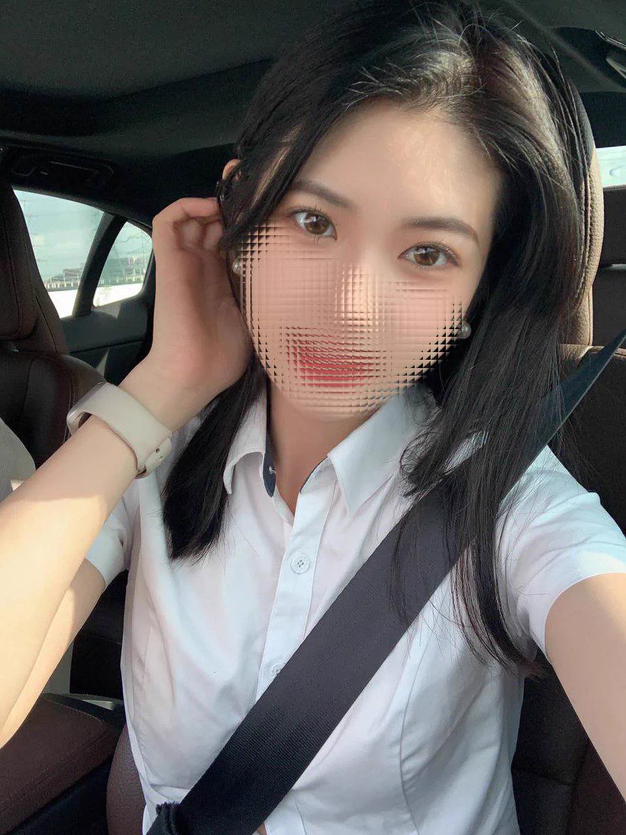 窗边的浴缸💋 凌乱的床和急急忙忙去上班的我💋 说到做到💋 最近心情很开心💋 主页有联系方式，年纪小的就算了，干净素质男优先。💋💋💋 https://t.co/9kcNYqRQTw