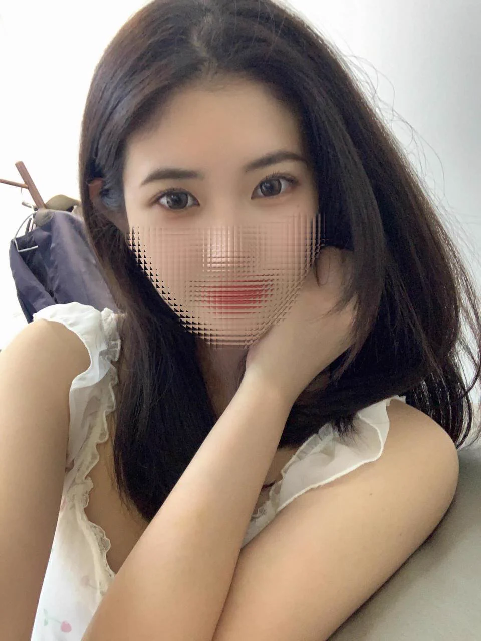 30+的年纪欲望总是突如其来却又无迹可寻，不需要去克制什么，性会让人上瘾，犹如你们男人的事后烟，我只做最热烈的自己.每个人来到推特的方式不一样，目的也不一样，我是被一个闺蜜带进来的，她说这里更好玩，当我了解的时候真的是新大陆一样，现在我想用推特约！带上你的素质，主页有联系方式，27以下的不要私信我了。