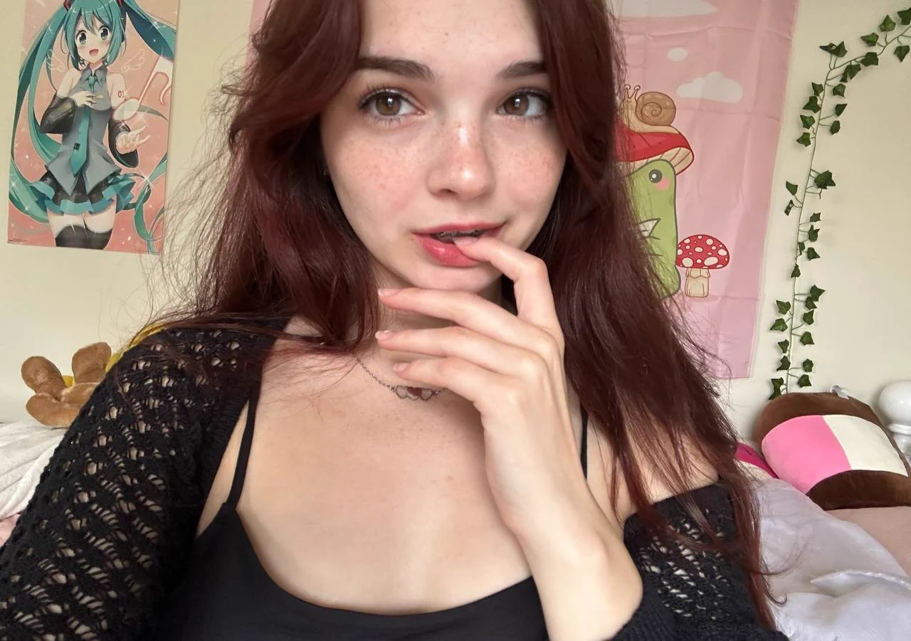 are u active on X type 'me' if i can dm u something 📸 https://t.co/5xfRgUm9wO