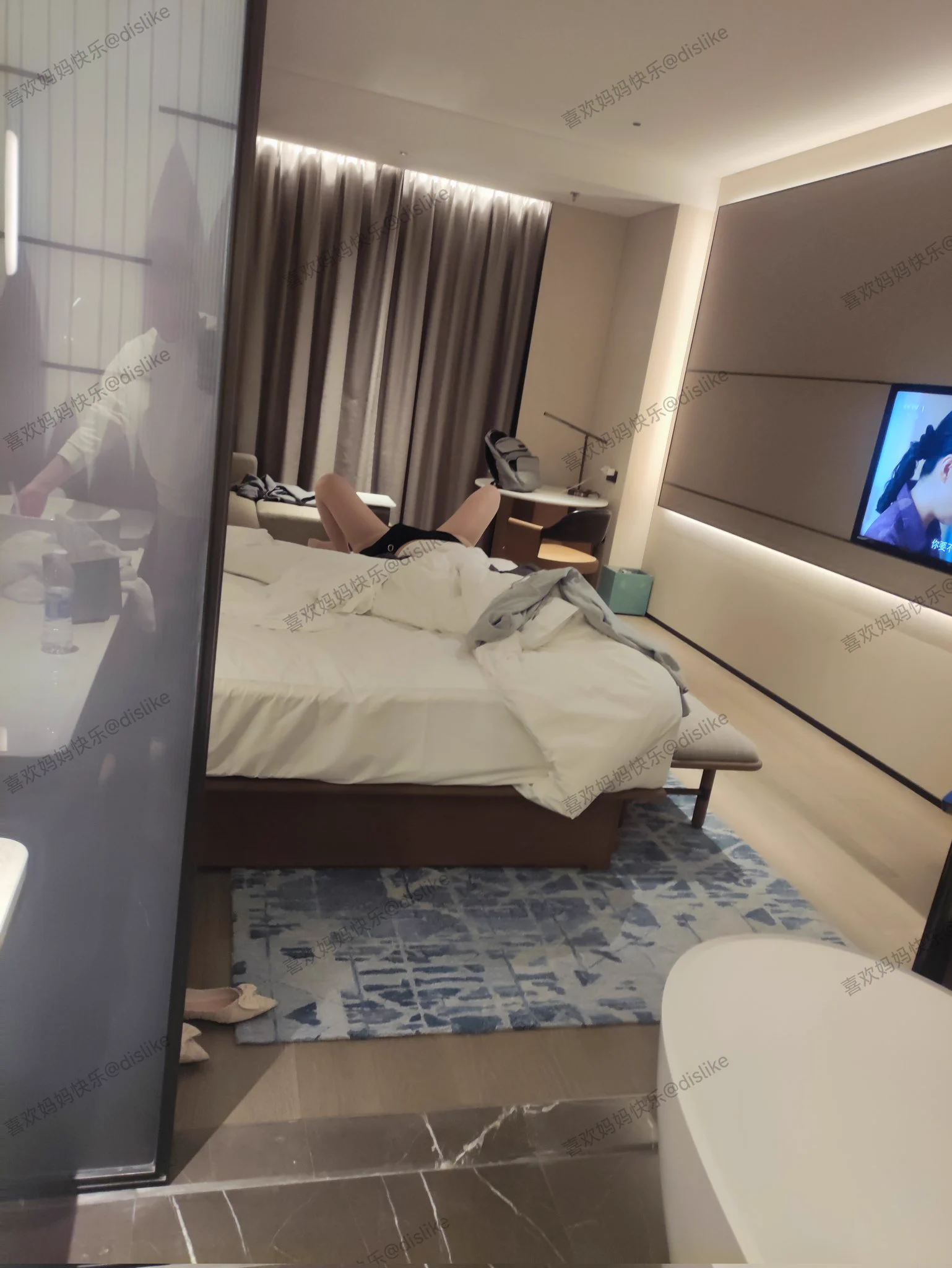 今天没有才艺，解答一下粉丝关注的问题，为啥叫喜欢妈妈的快乐，因为我喜欢少妇，对少妇没有抵抗力，结完婚的女性统称为已婚少妇，有的生完孩子的有的没有生，生完孩子的少妇有母性的光辉又有少妇的韵味，成为了一个妈妈，喜欢他妈妈不就是喜欢妈妈的快乐，少妇不一定是妈妈，但是妈妈一定是少妇。 https://t.co/qsvsKTe1ob