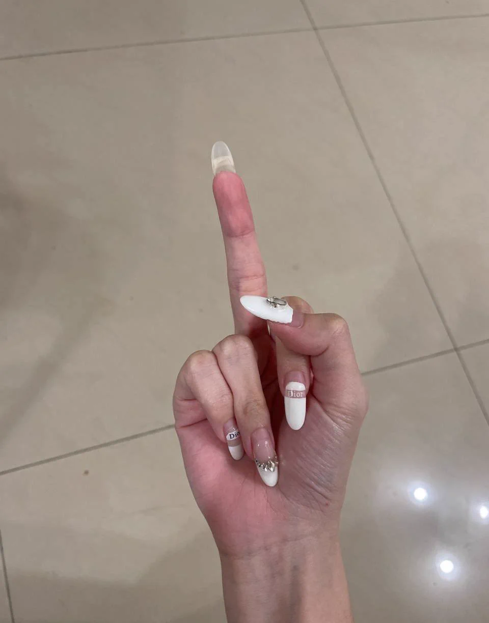 是在哈嘍?????要約就給個確定的時間可以嗎一下加班 一下臨時有事提早兩天約好了提醒你還給我已讀 是想不想約啦 https://t.co/O3g3LdJLkR