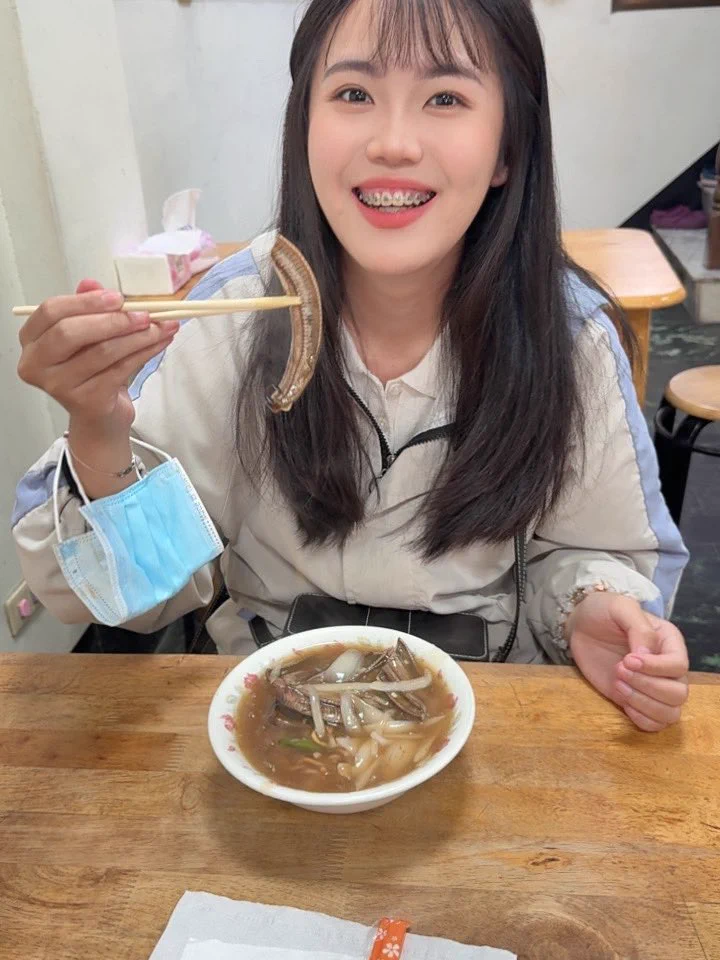 台南～～想到鱔魚意麵😍閨蜜把狗狗拍的眼歪嘴斜😤 https://t.co/bh431n7A6Y