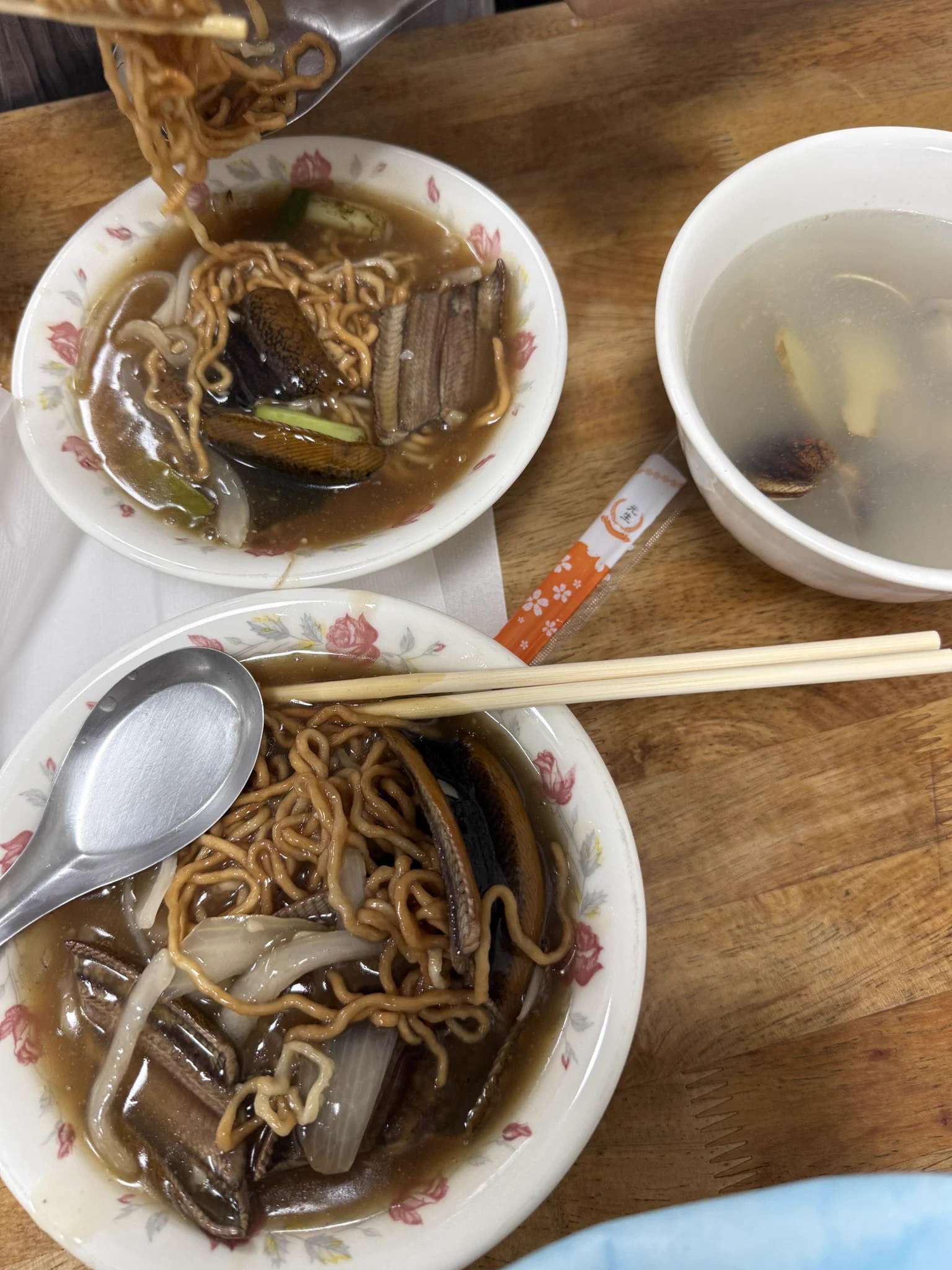 台南～～想到鱔魚意麵😍閨蜜把狗狗拍的眼歪嘴斜😤 https://t.co/bh431n7A6Y