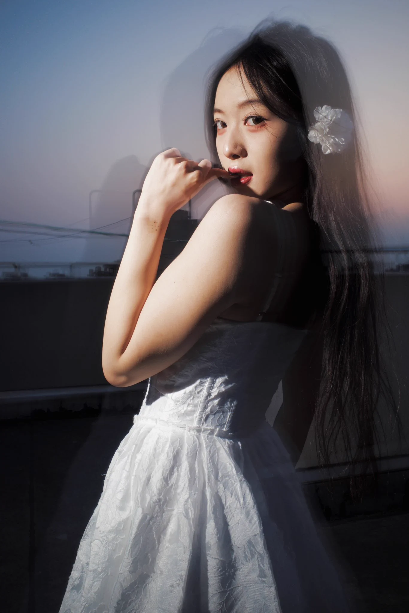 Something different📸 @fleetinfeelz @Fengsiyuan #shutterdragportrait #slowshutter #icm #portraitphotography #sunsetvibes #慢快门人像 #上海 #上海约拍 #美女 #日落拍 #gr3 https://t.co/layFHxbLpU