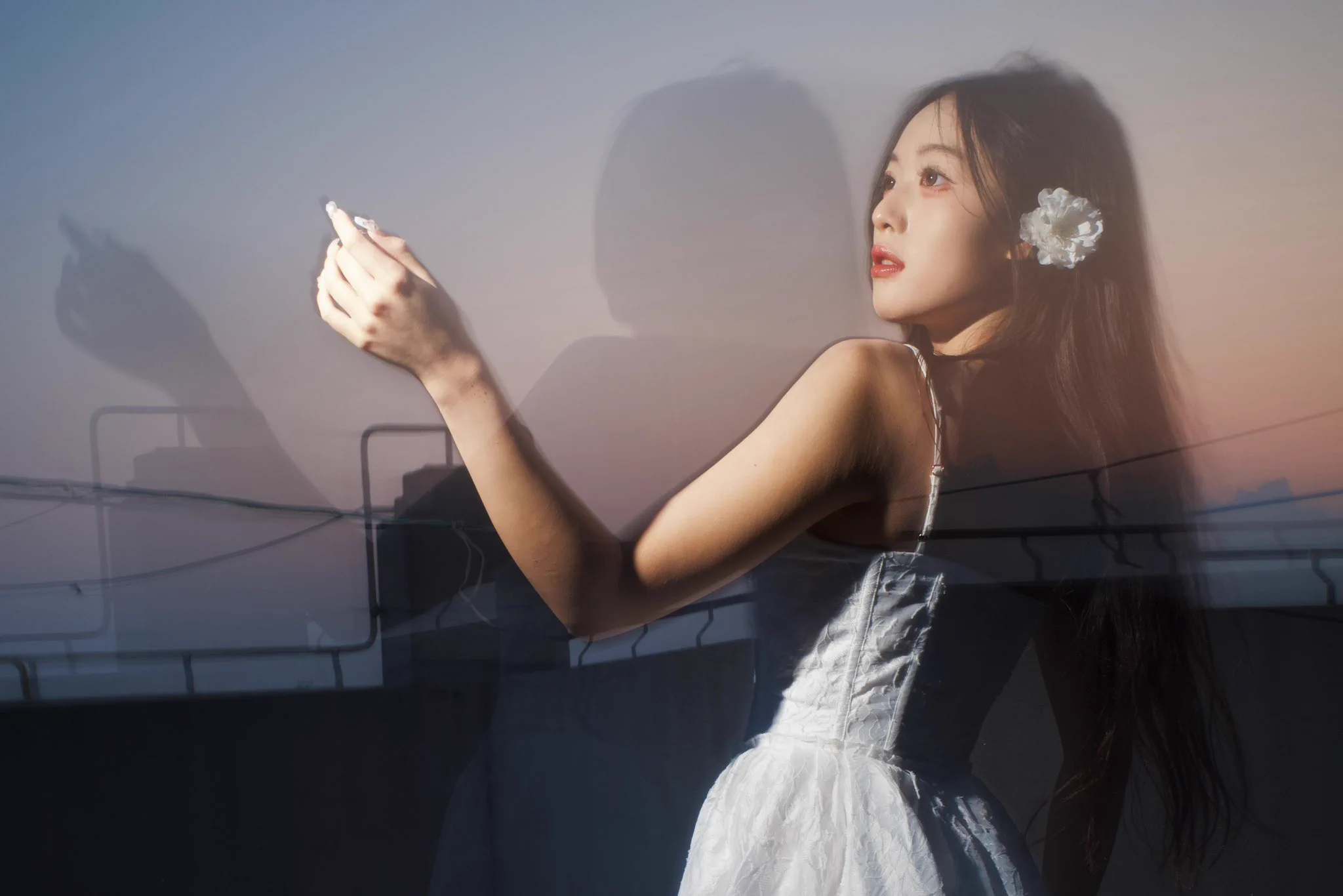 Something different📸 @fleetinfeelz @Fengsiyuan #shutterdragportrait #slowshutter #icm #portraitphotography #sunsetvibes #慢快门人像 #上海 #上海约拍 #美女 #日落拍 #gr3 https://t.co/layFHxbLpU