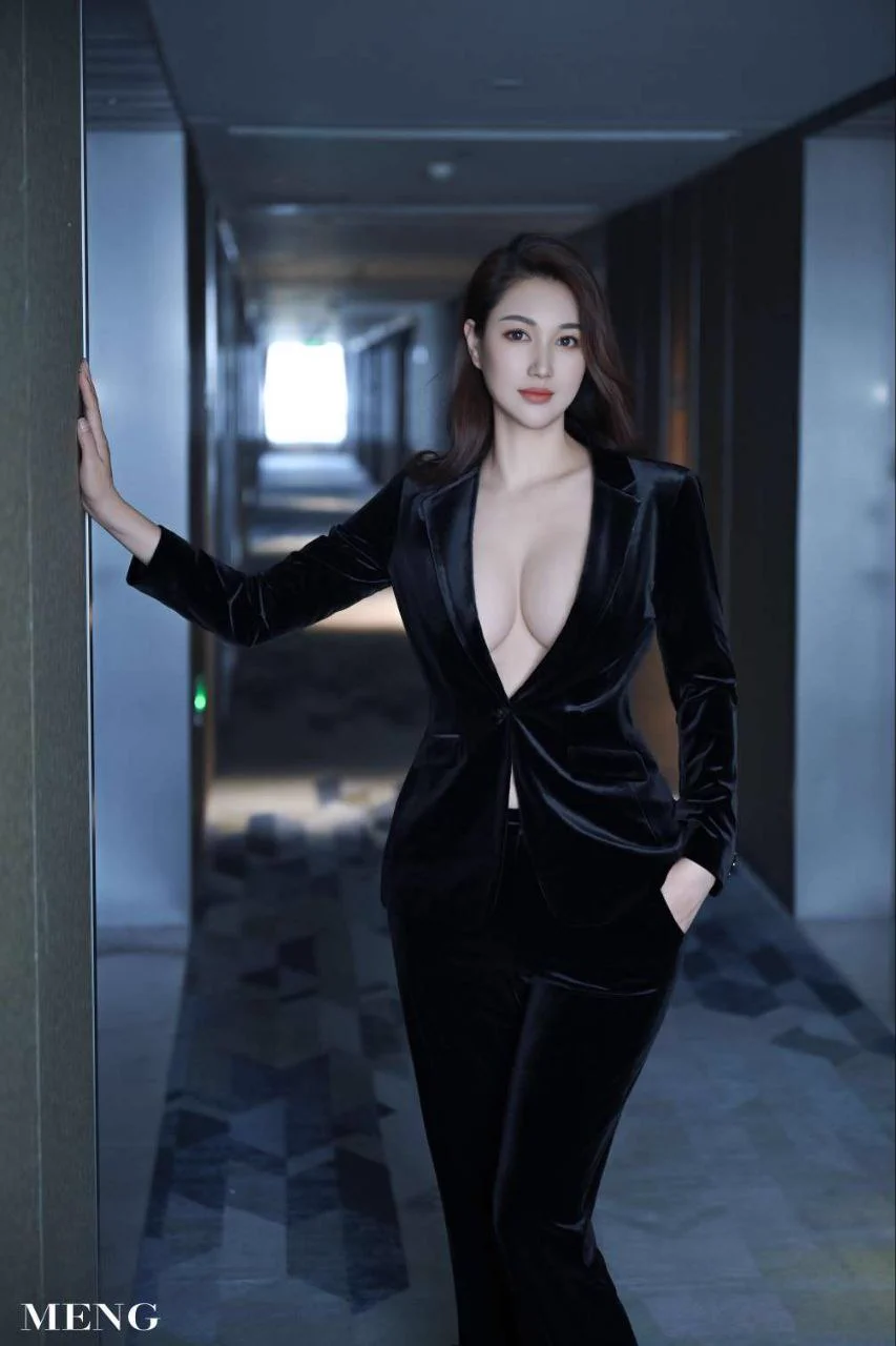 广州182G年少不知少妇香，错把青春倒插秧；古有貂蝉万人迷，今有少妇无人敌！182G 66kg 88年良家兼职、偶尔出场；从事服装、涉足股市！有韵味，解风情；翻云覆雨，灵肉合一！ 郑重承诺:不换不冒，热情随和；不催不事，诚信 https://t.co/fDrAXIWRtu