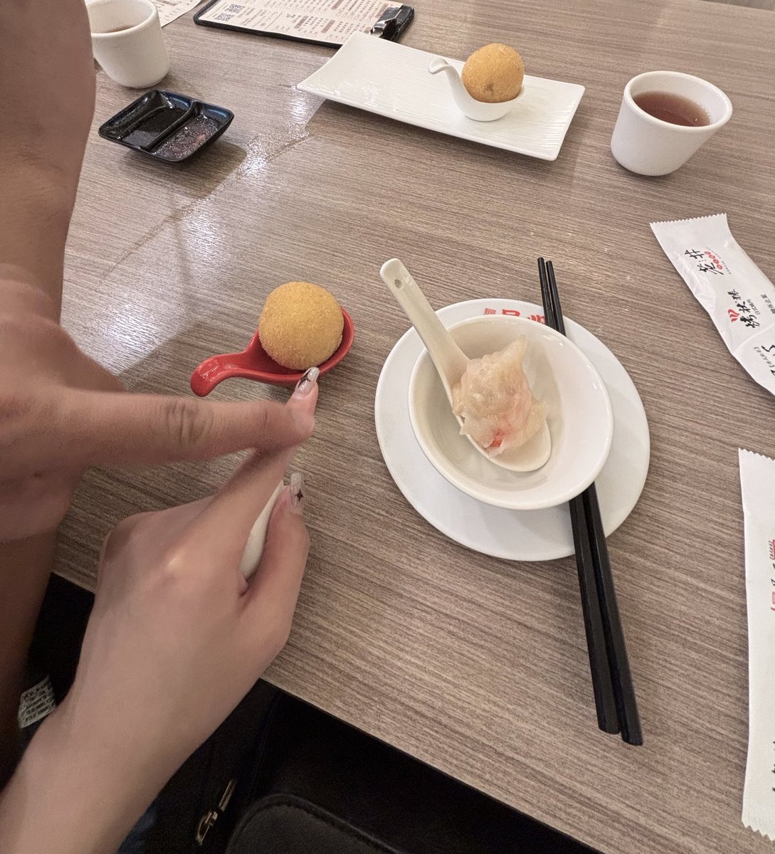 黃色ㄉ餃餃第一名

鹹檸七第二名

剩下ㄉ忘記ㄌ

點ㄌ照片中ㄉ三顆黃色球球
發現裡面有蛋黃
只能全丟給農農吃🙂‍↕️ https://t.co/j9BpBqm8Ge