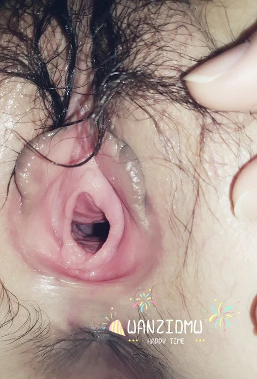 给自己玩爽咯 都能看到阴道里面了 https://t.co/zbSbxgy00l