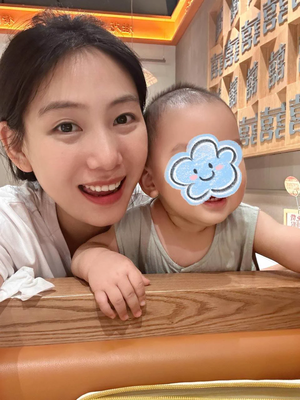 带娃最尴尬的事情就是，情趣内衣都换好了，结果他醒了… 在母亲和女人的角色，有时真的很难选择，毕竟欲望来了的时候，真的很难挡住～下次还是挑个他熟睡的时间见粉丝吧～ https://t.co/XRtDH2BbSE