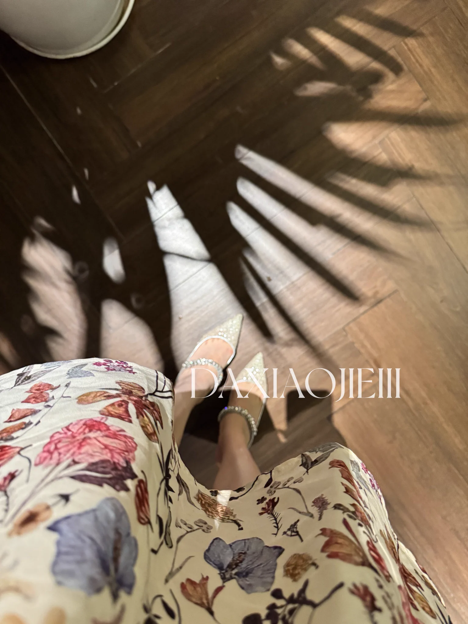 我这打扮站在小巷子里生意怎么会不好呢😂 https://t.co/WU1kuaQlW2