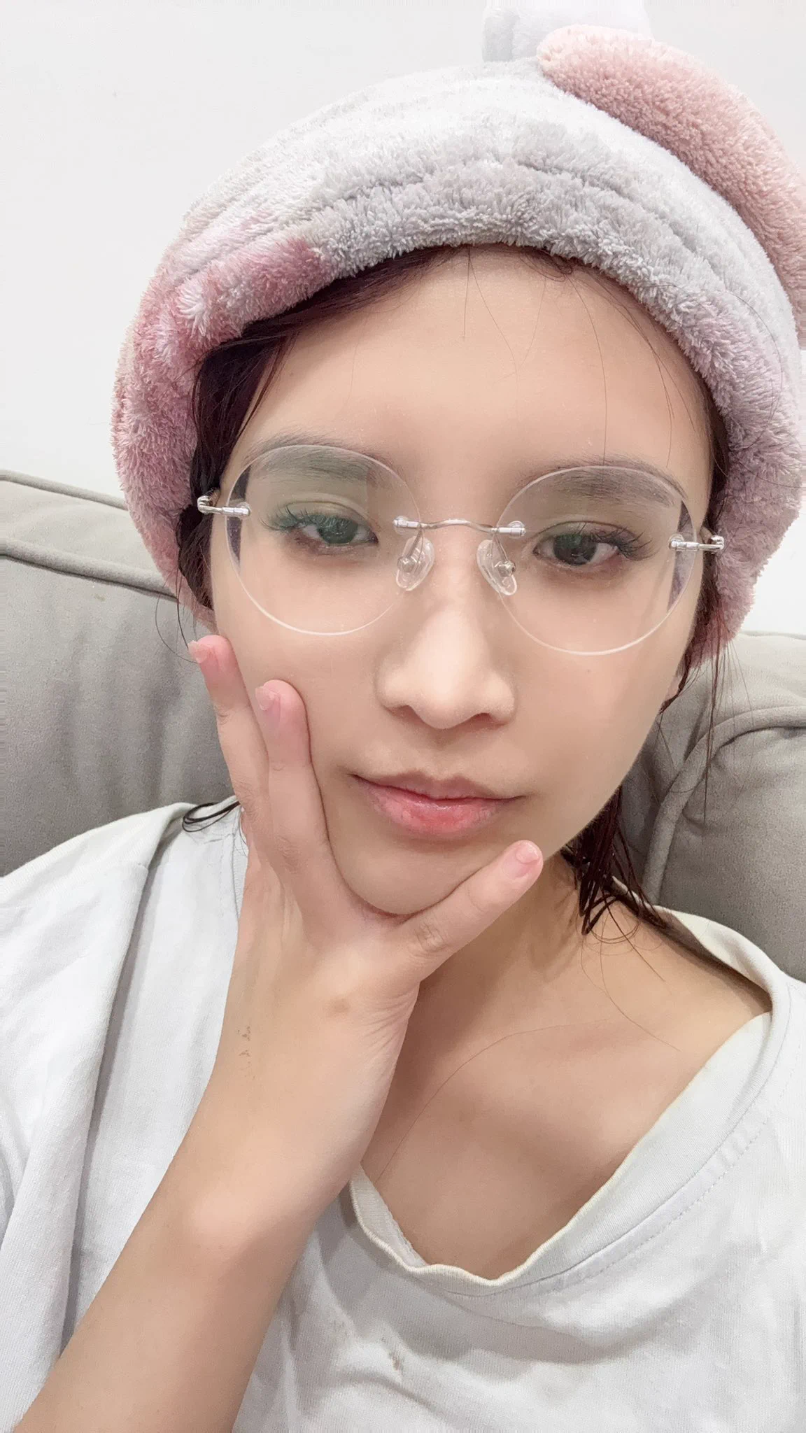 半夜還在洗頭準備明天拍攝 https://t.co/N0fpi0yC6C