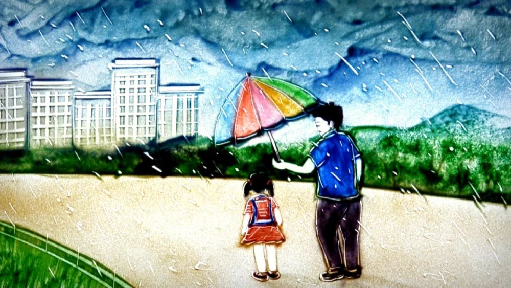 父の愛は無言で、いつも愛を心の底に隠しています。しかし、父の愛は山のようで、広い肩で私たちのために一片の空を支えてくれます。父は私たちが小さいころから見上げる「スーパーヒーロー」で、どんな困難も解決でき、どんな風雨も遮ることができるように見えます。父の日がやってきました。お父さん、あなたは私の頼りになる存在です！🥂 #祝日の中国（写真提供：新華社）