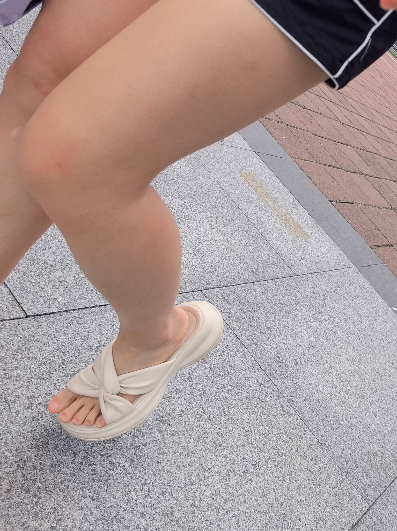 近期比较好看的，评级S-#足 #脚趾 #恋足 #美脚 #凉鞋 #拖鞋 #裸足 #足底 #足控 #校园 #女大学生 https://t.co/lFqfVDkrVT