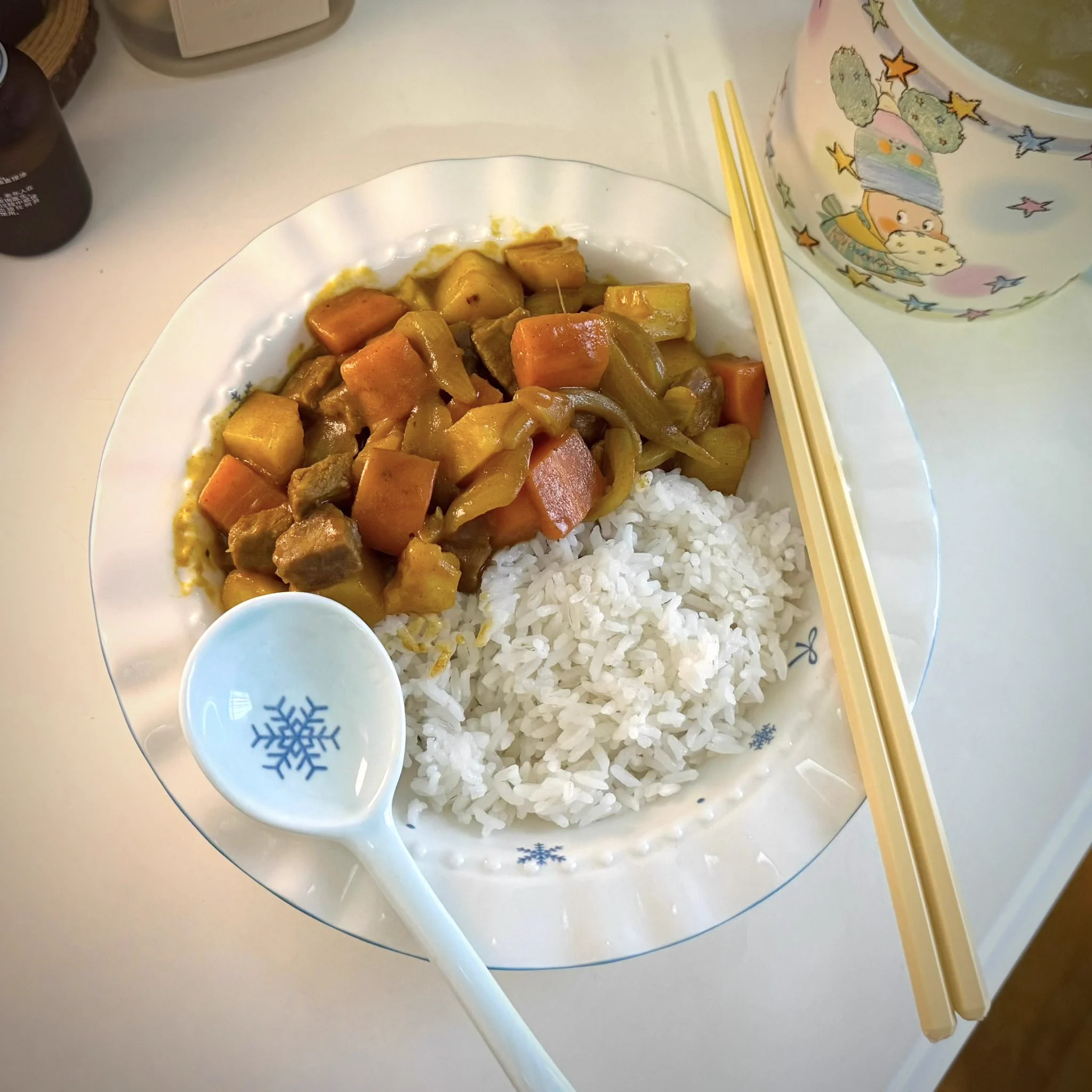 本人人生第一次自己做饭！！我好厉害！！咖喱牛肉真的超好吃 我爱你咖喱😋 https://t.co/A0Uyt6GKP9