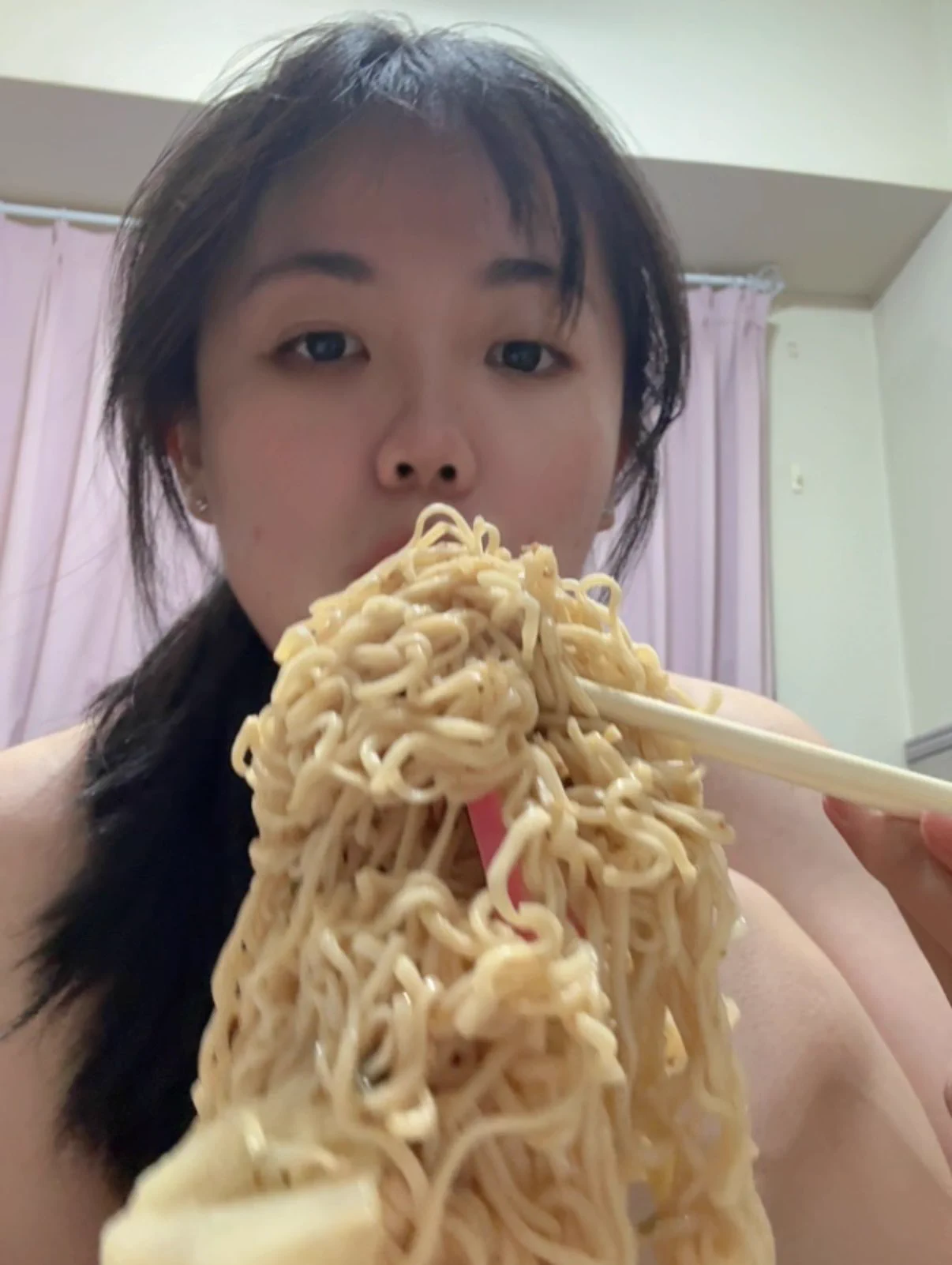 一坨麵麵～狗狗早上買的早餐🤣後面看到雞肉飯突然想吃雞肉飯早餐放到變晚餐😆狗狗真好養～ https://t.co/tAwgH9w0NE