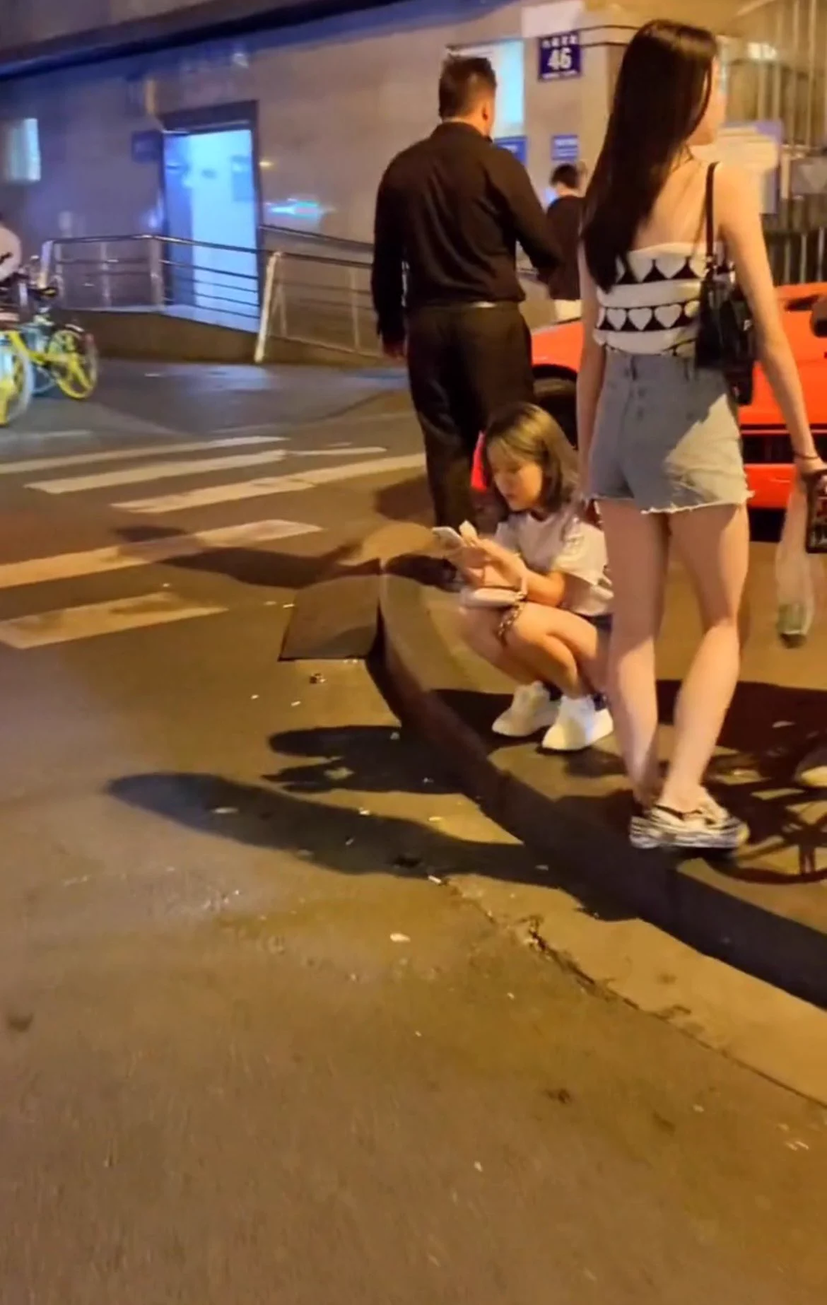 上海的2个妹子，妆容很精致，黑丝给包臀裙，看得出来打扮非常的敬业，颜值身材搭配外形满满的视觉冲击力，态度很好，2张10分钟。#站街 #扫街 #快餐 https://t.co/yWYRRqqacO