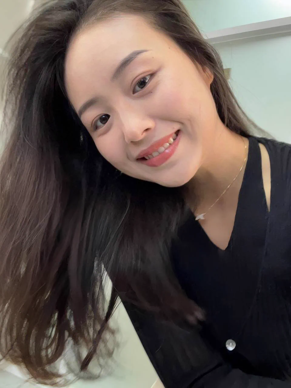 有时候我觉得自己的微笑，比露出的样子更有味道～见面的话如果让你选，是会选择和我接吻还是摸下面呢… https://t.co/dtz3CY3ays