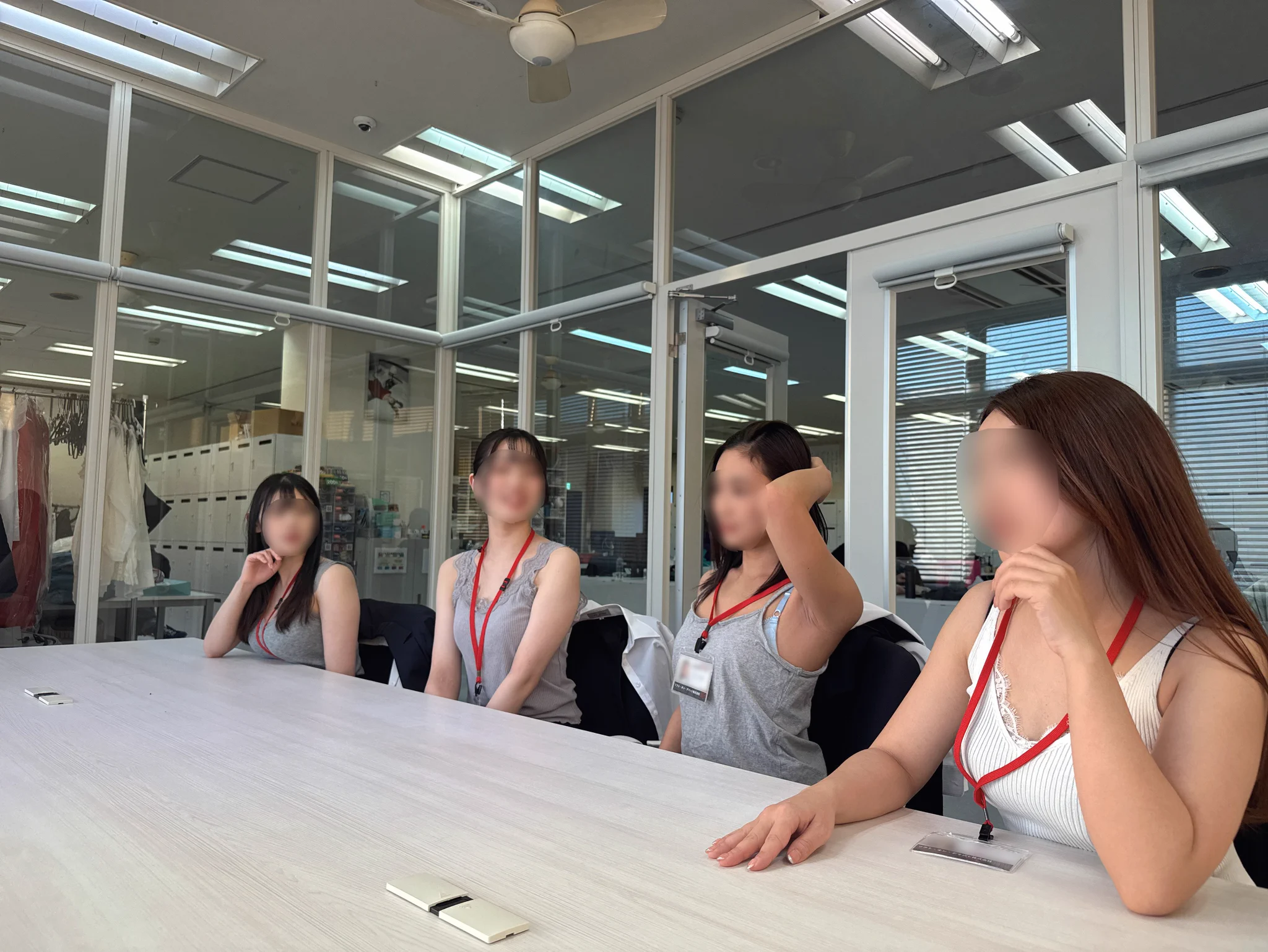 弊社の女子社員クールビズです。https://t.co/iiHIZtmfhn https://t.co/3LtXX0ok1S