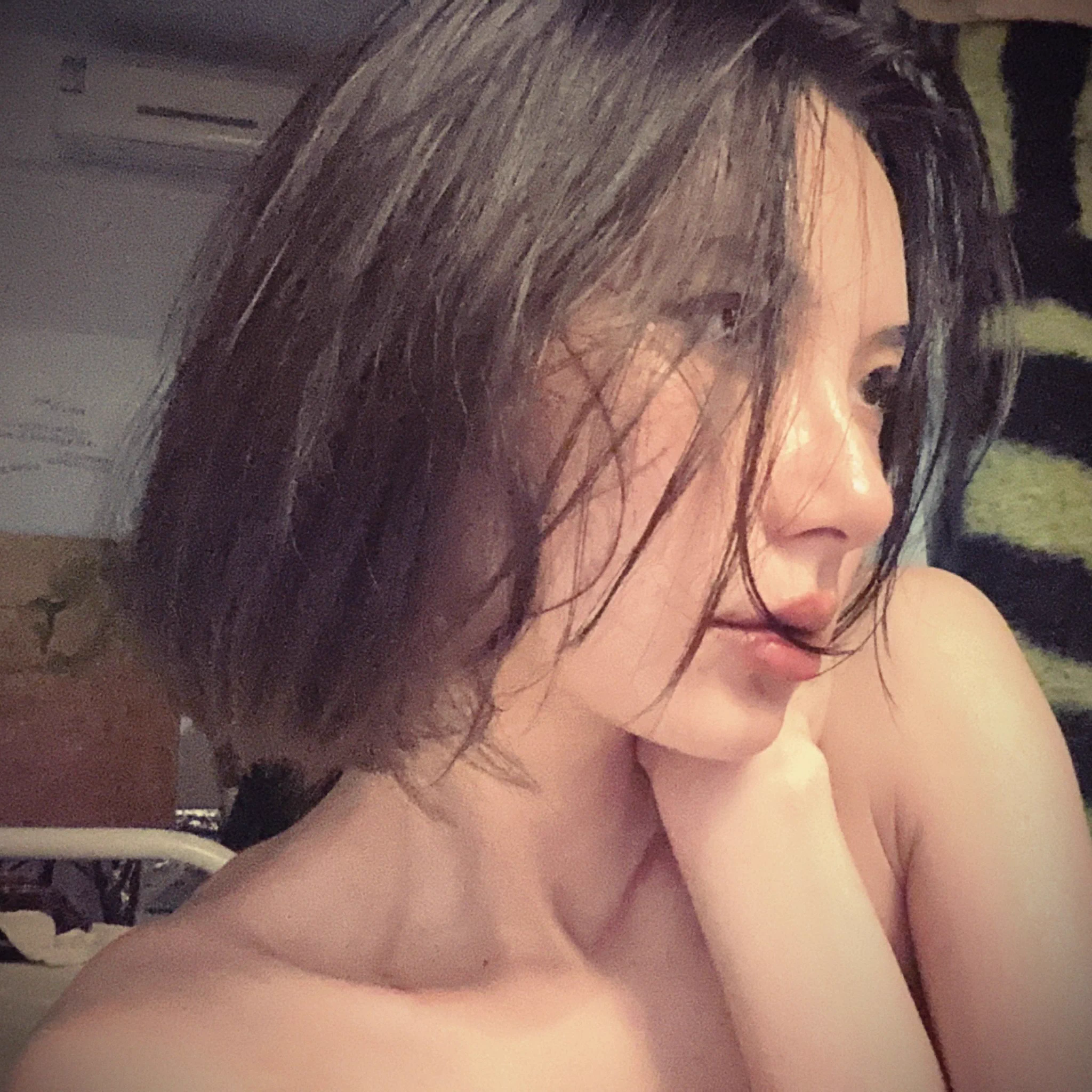 iPad自拍有ccd的感觉 https://t.co/8LYaJucSvv