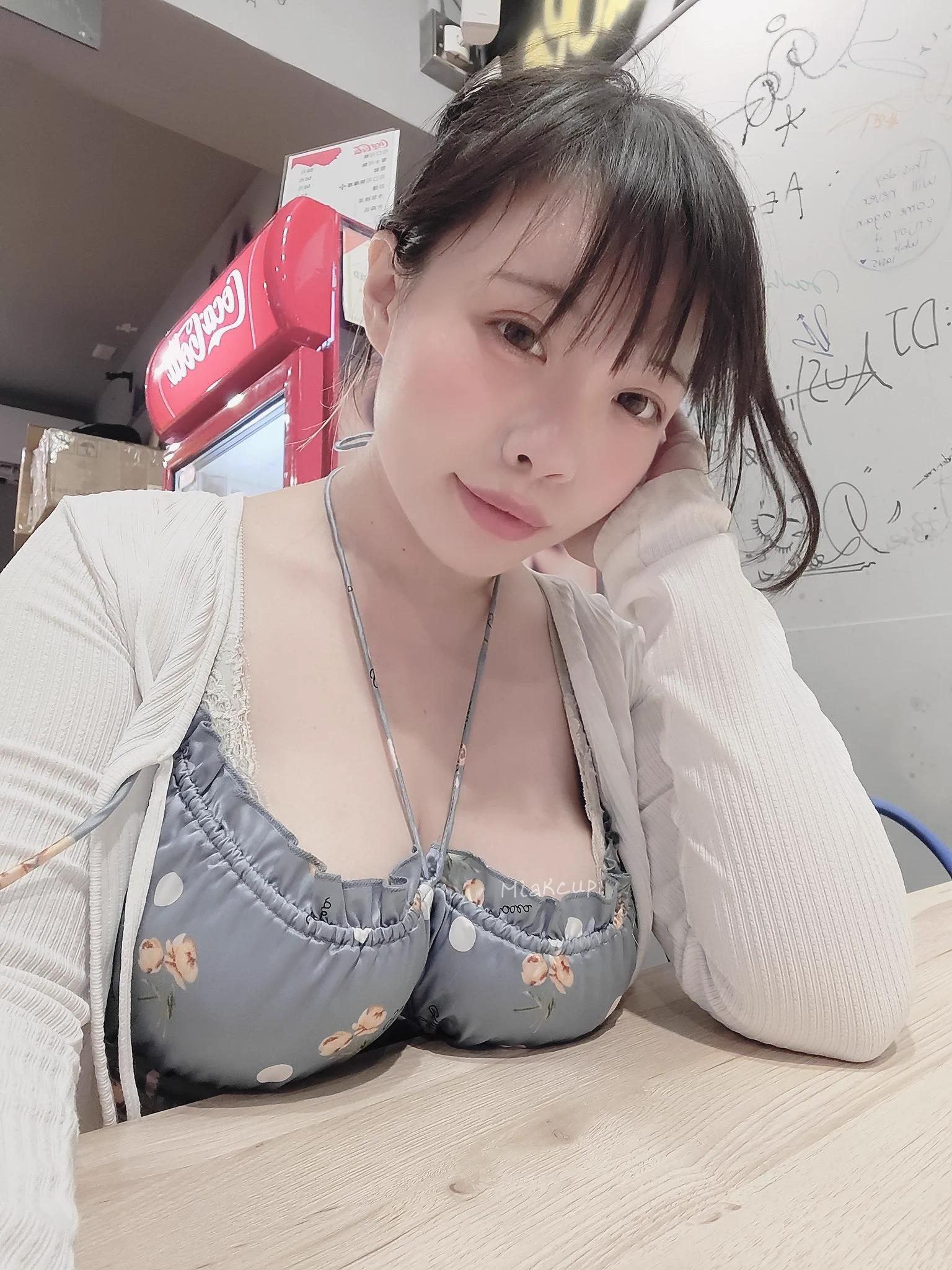 我是認真的...有時候覺得自己奶很小...明明胸圍很大 但視覺上就還好🥹 https://t.co/EJB0TGtWOk