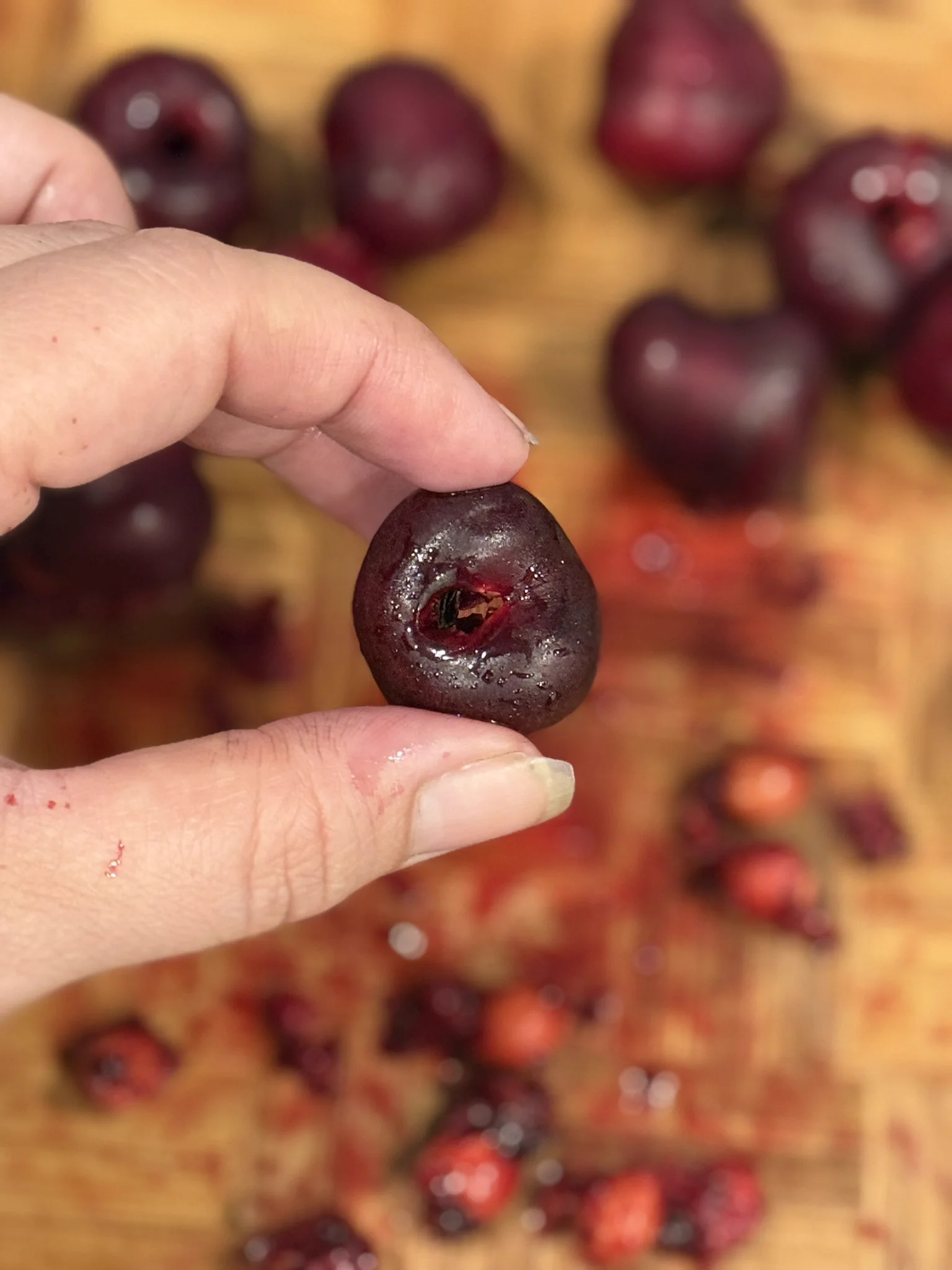 You can just make cherry white chocolates 🍒 https://t.co/gJUL8k6iyB
