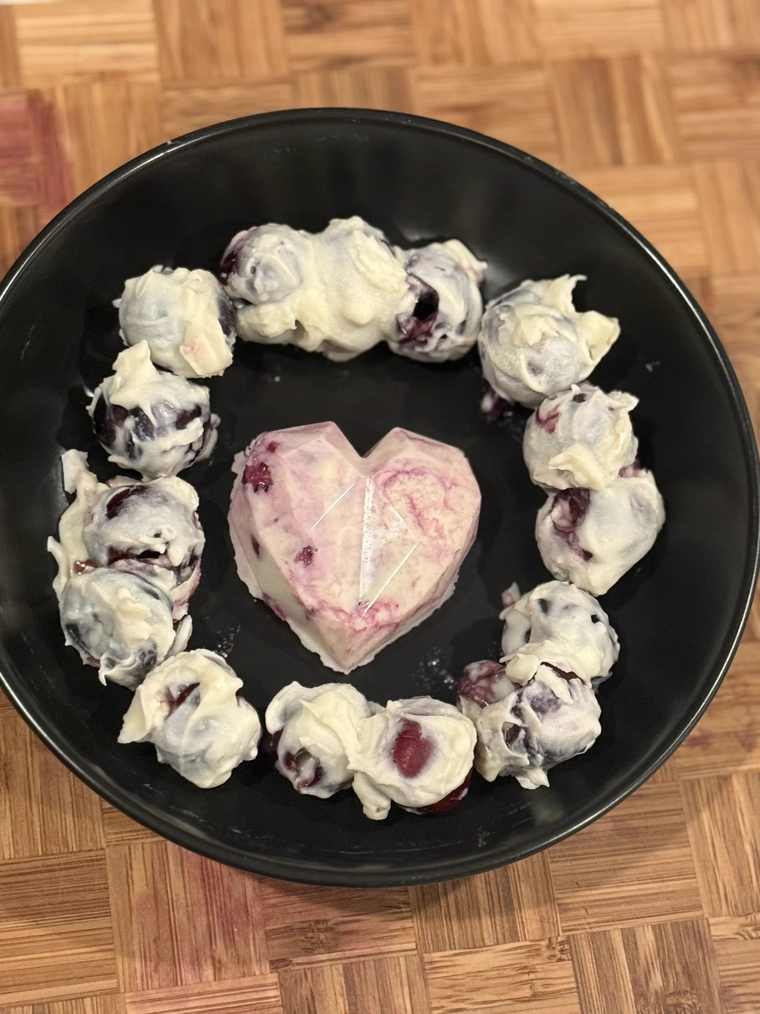 You can just make cherry white chocolates 🍒 https://t.co/gJUL8k6iyB