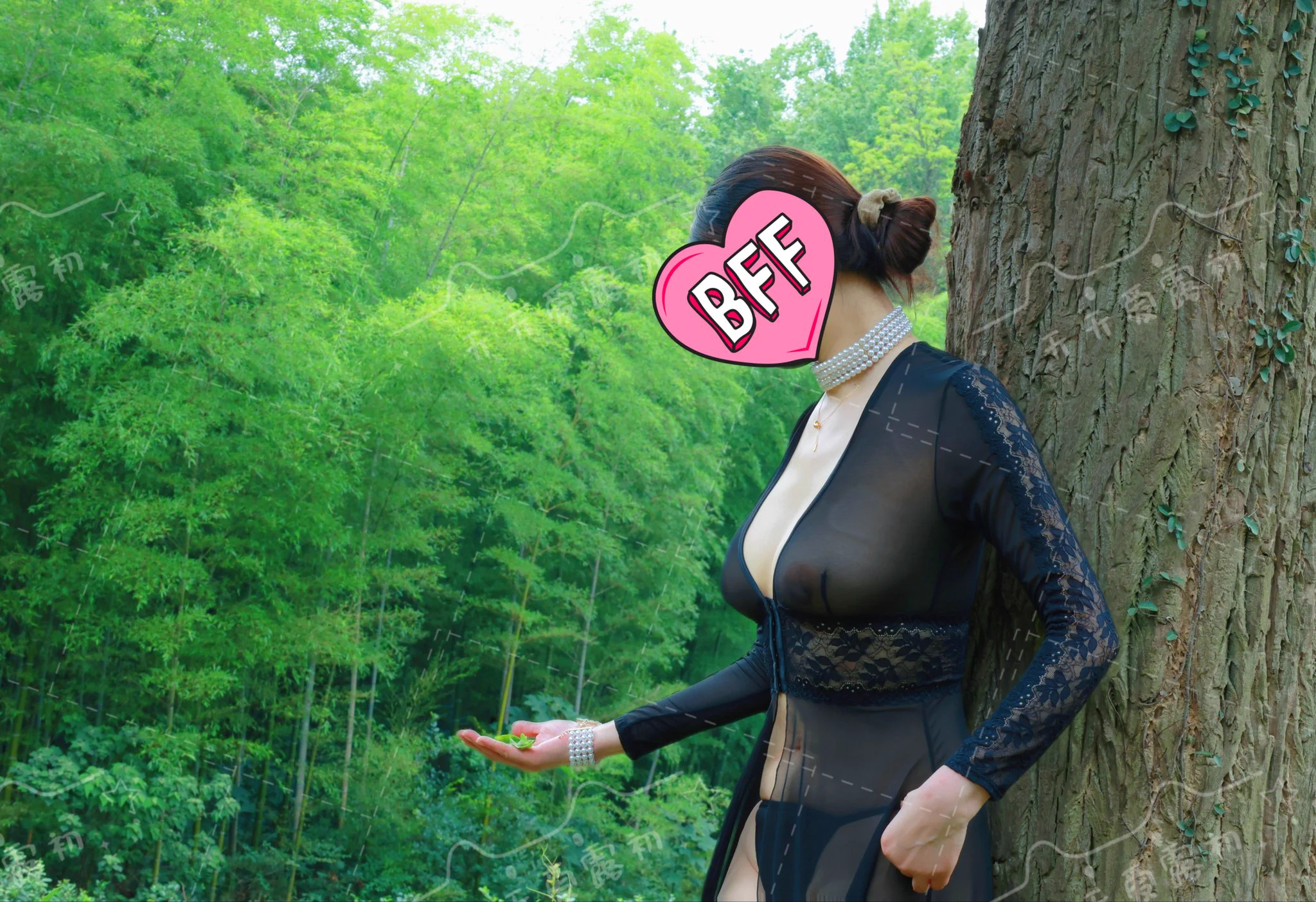 绿野仙踪第三季山风撩开轻薄的裙角，细腻的汗珠正从臀瓣滑落，刚好被茶树枝接住，这一季的茶叶就叫臀香吧，哈哈#少妇 #露出 #情趣@007share @wqganenshi_ @Public_Catgirl1 @luchu888888 https://t.co/7KOvGA4HMR