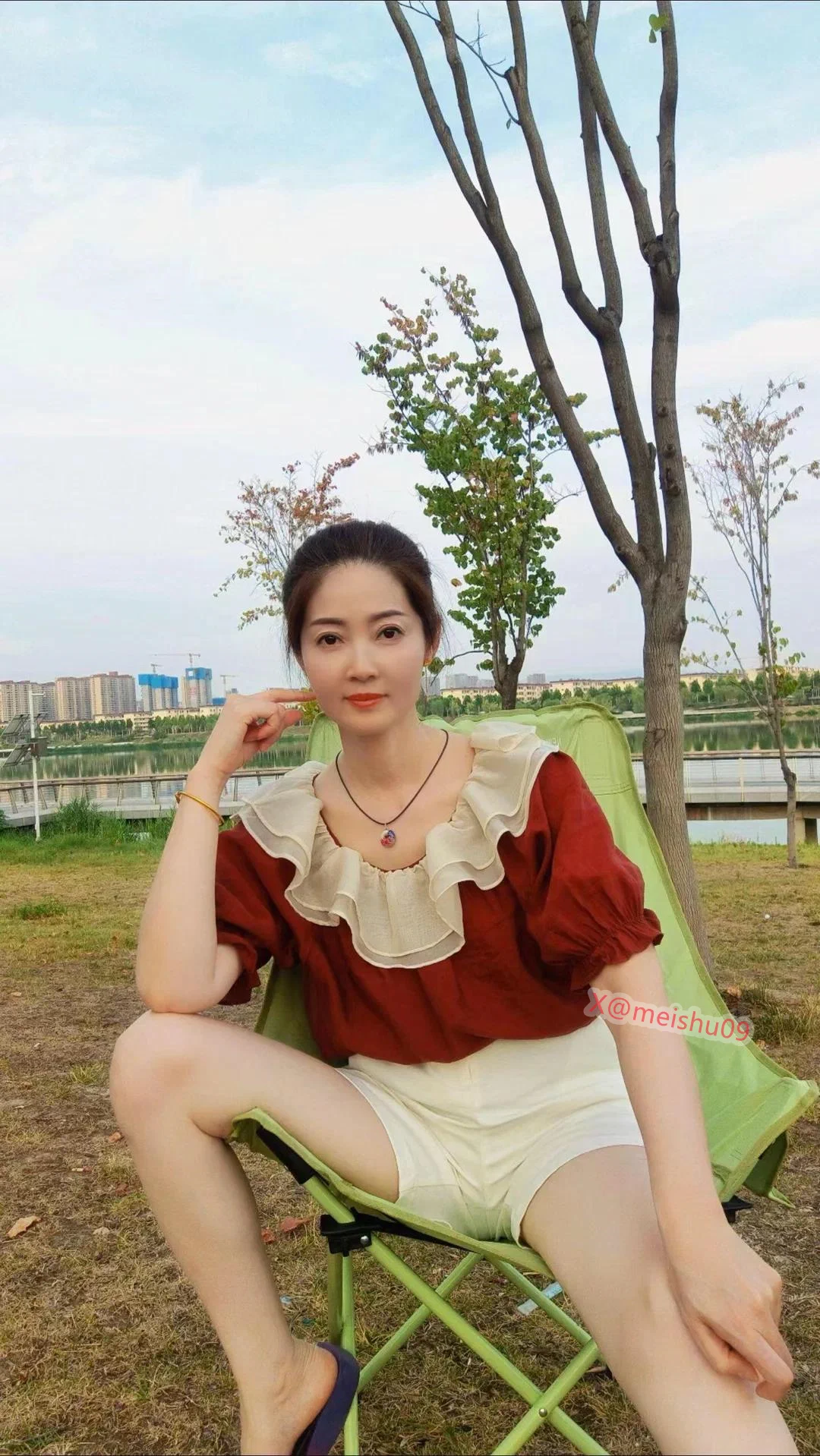 熟女姐姐满满的女人味后来才发现，并不是所有的喜欢都会有结果，终究要明白，遇见就已经很难得，你让我觉得，我们的关系，不止这样，又只能这样。 https://t.co/SCgAPWG6UD