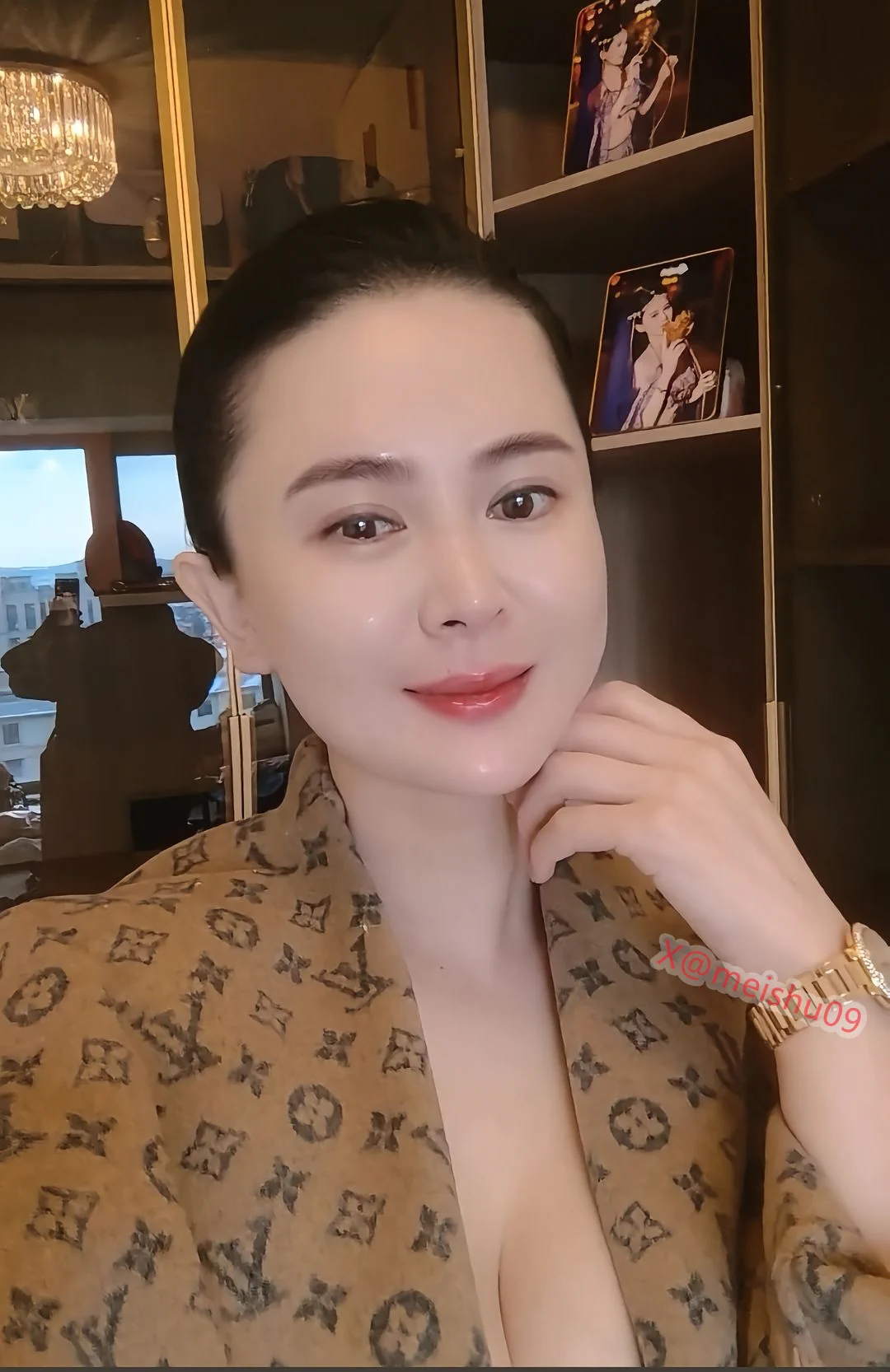 风情万种的富贵姨当一个人不再对一个人畅所欲言时，很多时候是心远了，当一个人学会默默承担时，很多时候是心凉了。 https://t.co/RPj9i021WW