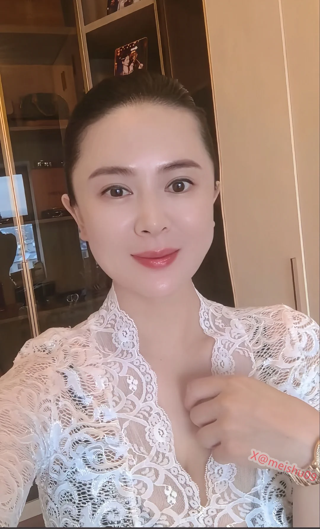 风情万种的富贵姨当一个人不再对一个人畅所欲言时，很多时候是心远了，当一个人学会默默承担时，很多时候是心凉了。 https://t.co/RPj9i021WW