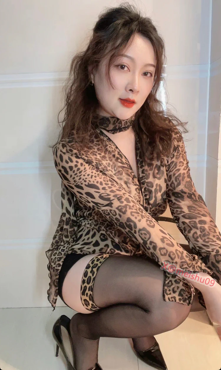 这个世界上有太多的事让我们无能为力，回不去的过去，无法预料的未来，以及那些再也不可能见到的人。 https://t.co/UPuQHF3enn