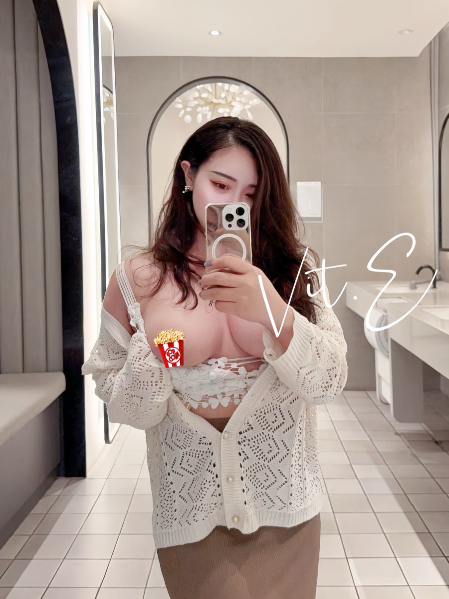 自己看電影也要漂漂亮亮
還自備爆米花🍿

#不在辦公室 

平日晚上沒什麼人
偷偷拿爆米花出來ㄘ(^⦁⩊⦁⸝⸝^) https://t.co/xkRxMLAPRJ