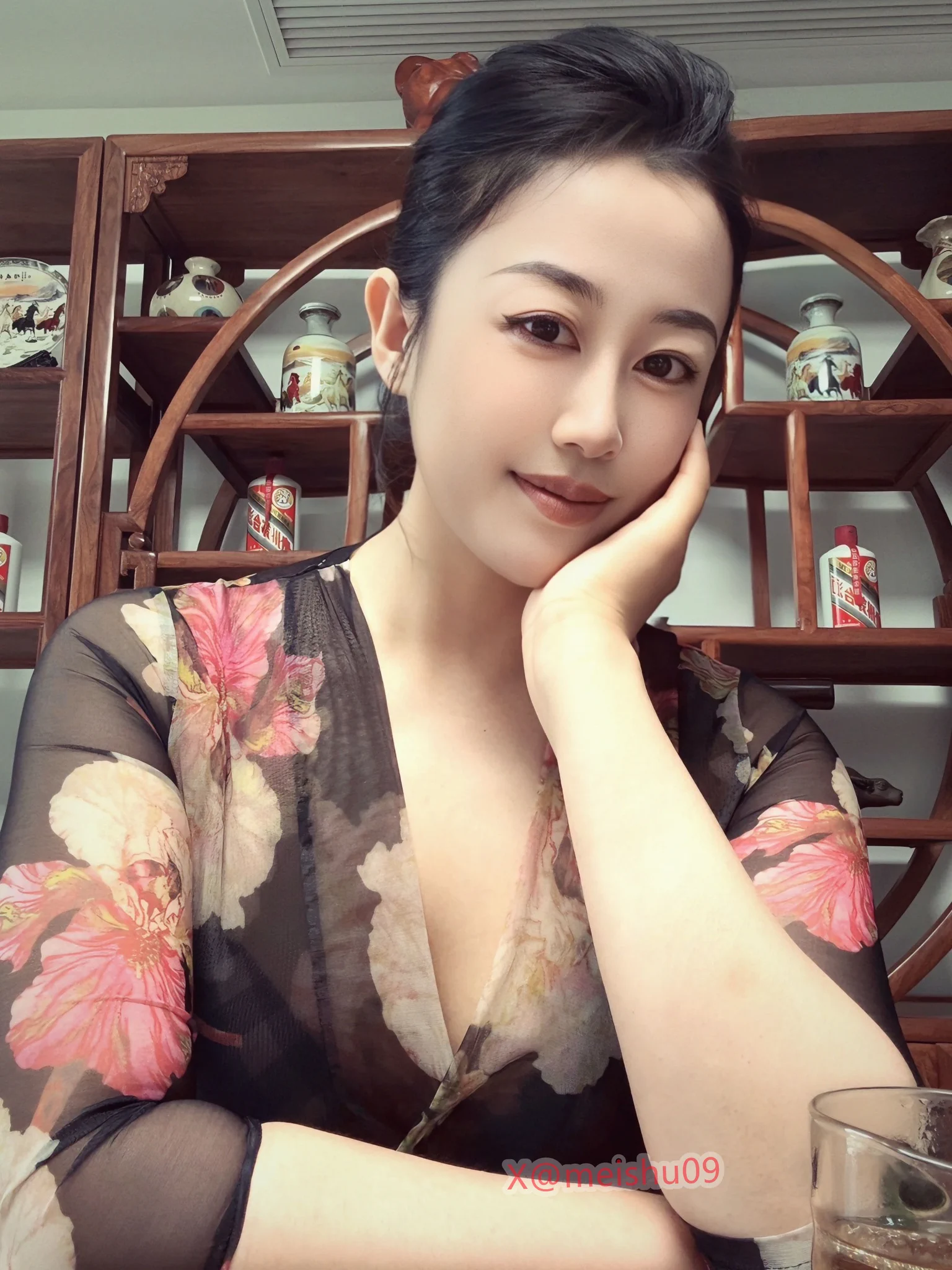 气质美妇人 真的美😍尊重所有的声音，但只顺从自己，疲惫之事不可声张，有人嘲笑你哭的样子！ https://t.co/XZbRFc7xTB