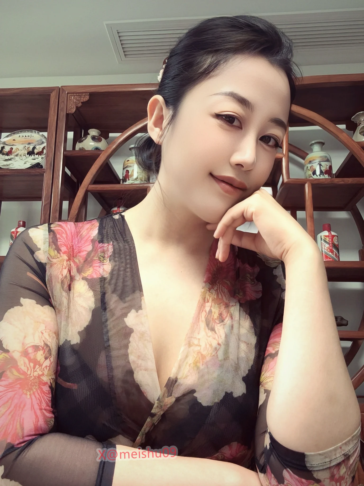 气质美妇人 真的美😍尊重所有的声音，但只顺从自己，疲惫之事不可声张，有人嘲笑你哭的样子！ https://t.co/XZbRFc7xTB