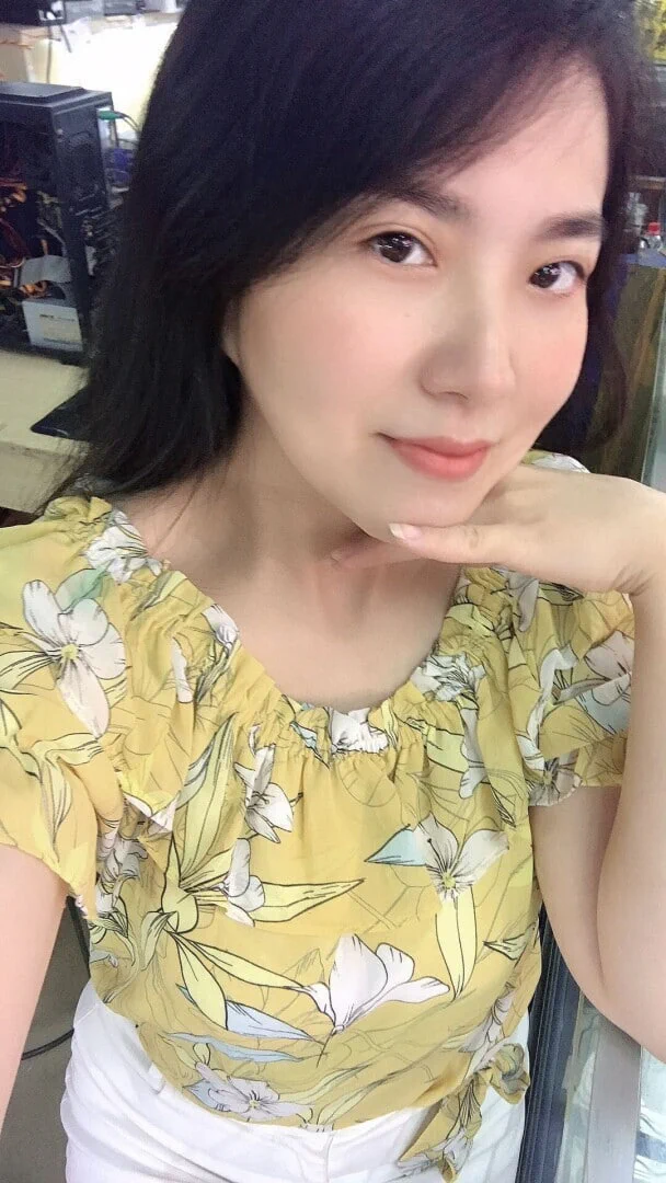 在办公室被别的老师说：“跟窑里出来的瓷器一样，烧的又精致又好看”  

这到底是夸人还是损人呀？? https://t.co/bkO3DFVqTv
