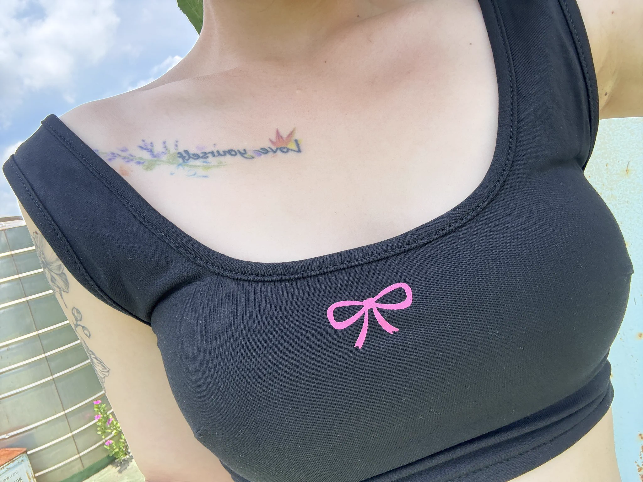 曬黑了🥵🥵🥵 https://t.co/KgHzPItonH