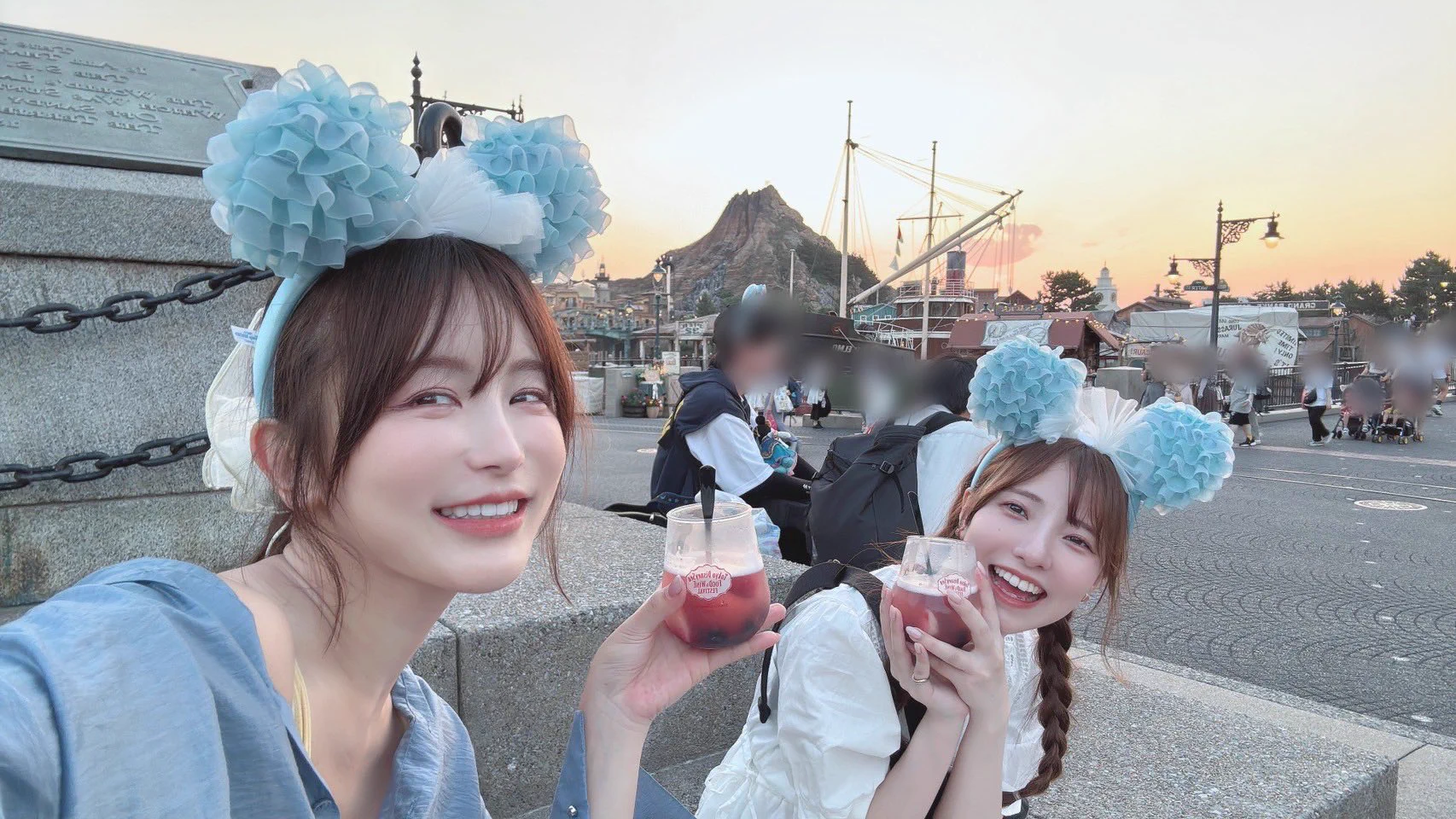 この前いくみちゃんとディズニー飲みした時の！楽しかった〜！🍷🩵 https://t.co/cInug0RnZp